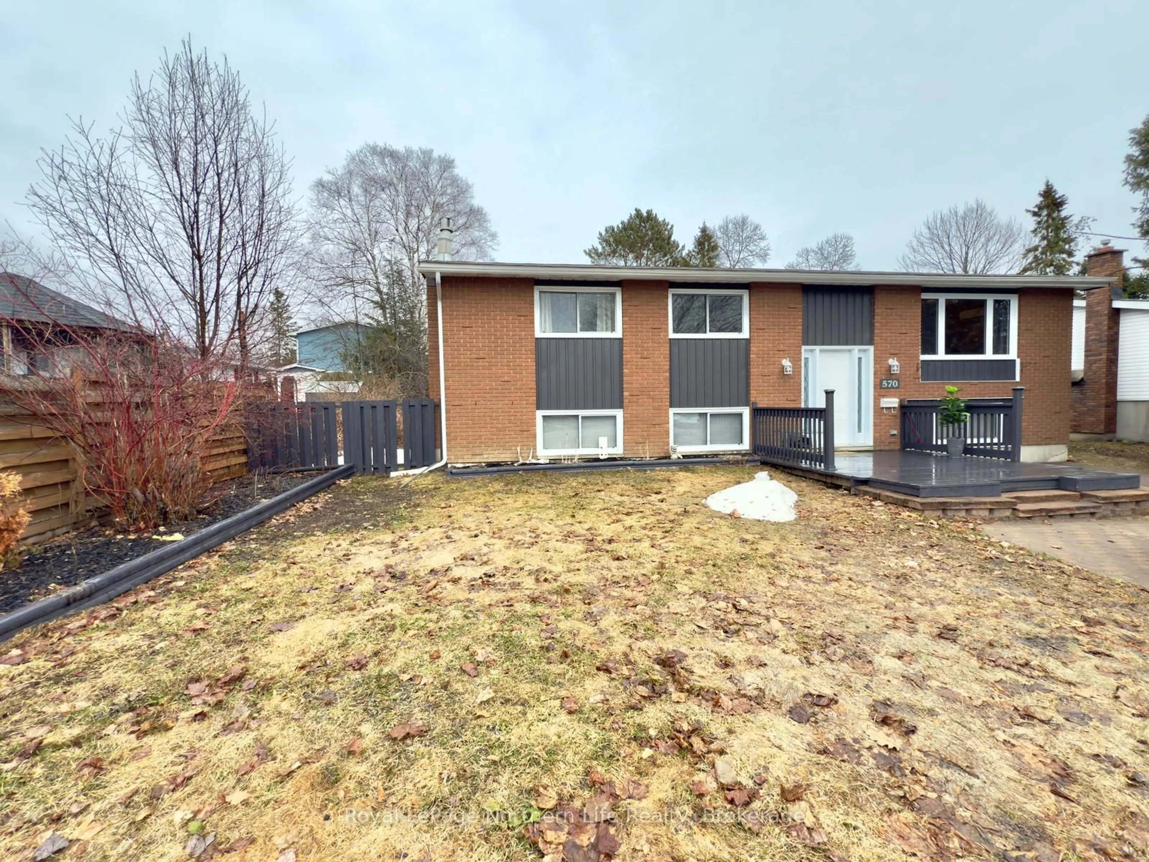 A pic from outside/outdoor area/front of a property/back of a property/a pic from drone, street for 570 Ursula St, North Bay Ontario P1B 8M8