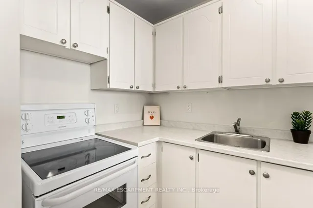 Additional property image - 150 Charlton Ave Unit 1803