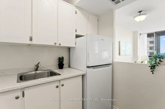 Additional property image - 150 Charlton Ave Unit 1803
