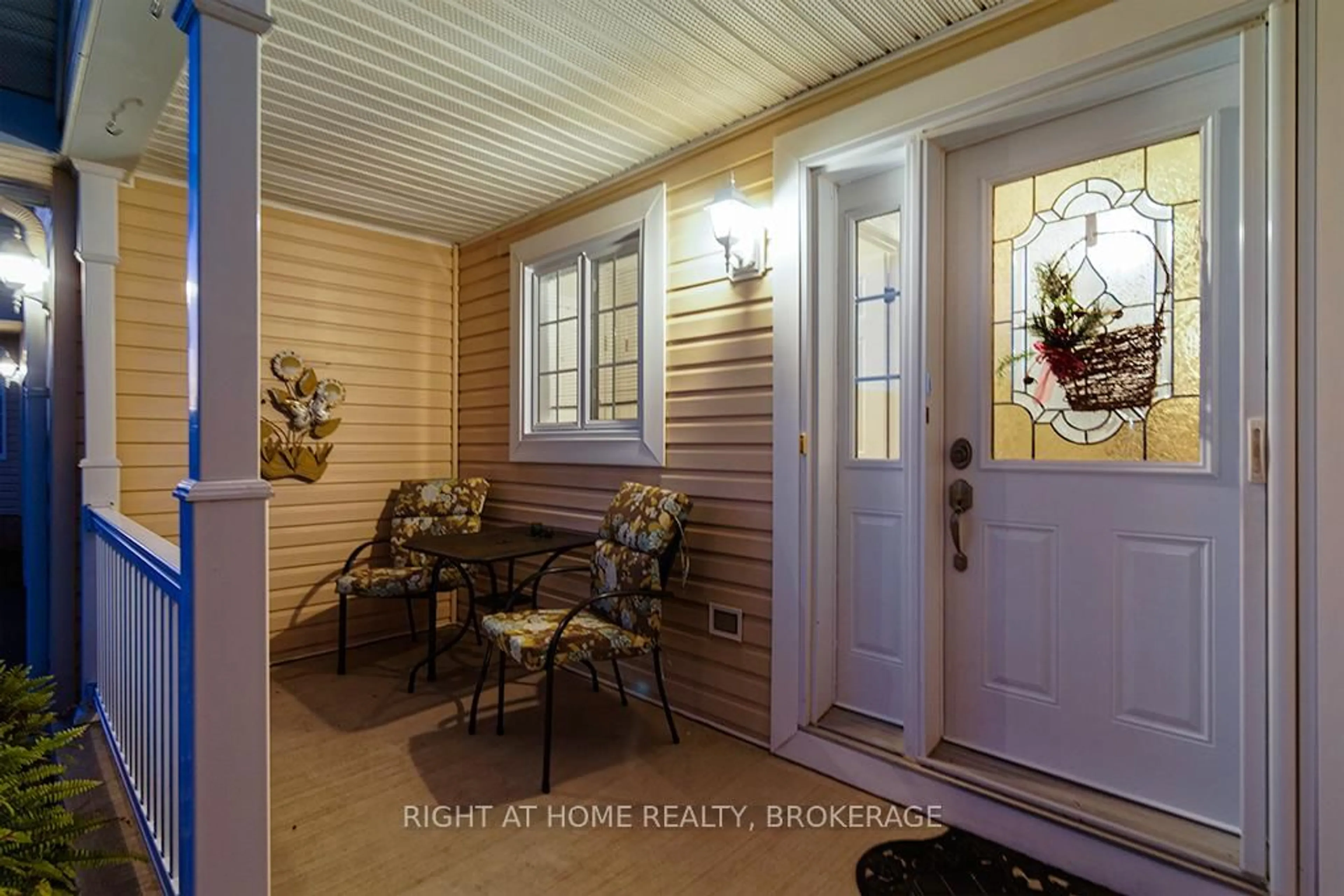 Indoor entryway for 156 Gracehill Cres, Hamilton Ontario L8B 1A5