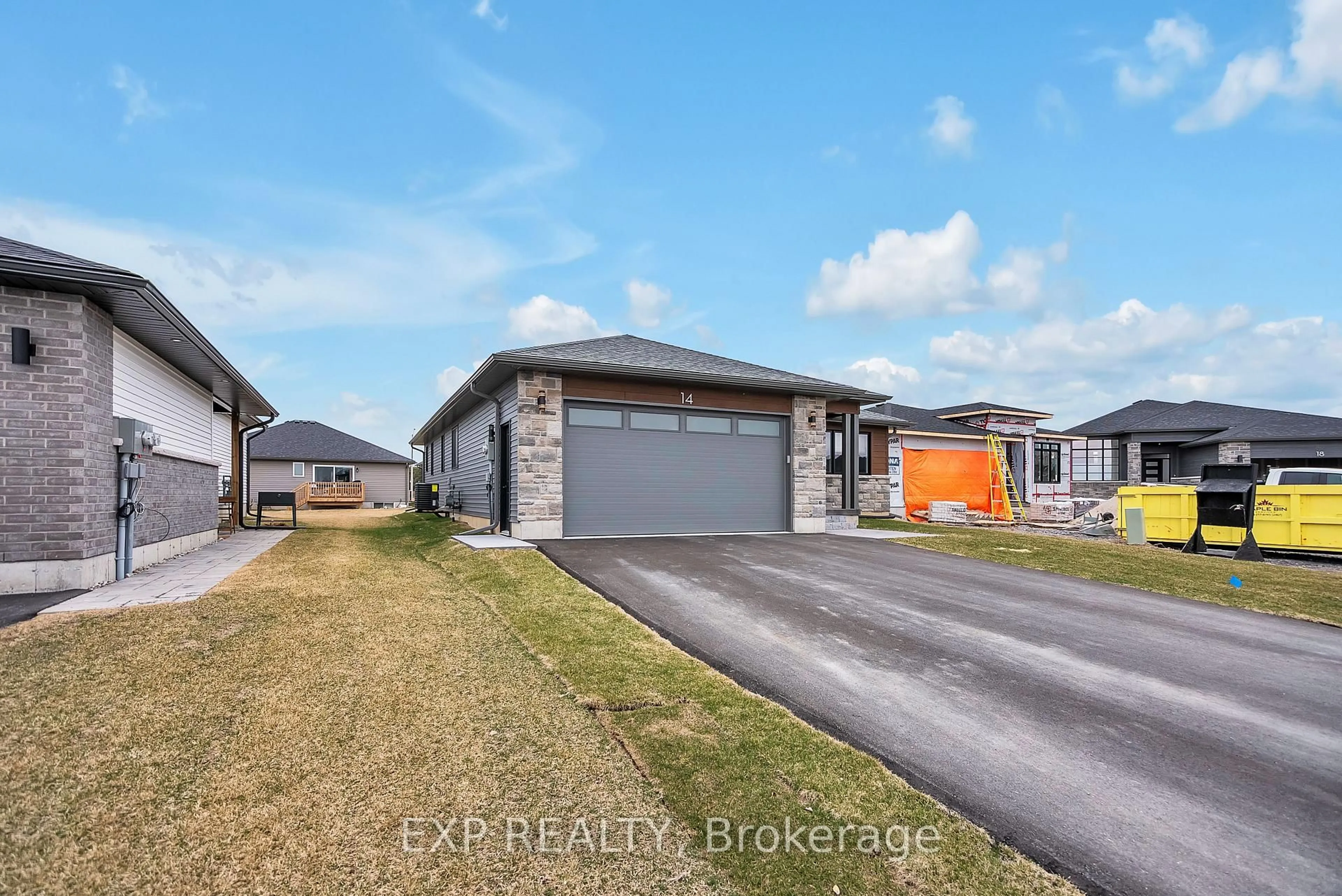 A pic from outside/outdoor area/front of a property/back of a property/a pic from drone, street for 14 Horton Crt, Belleville Ontario K8P 0H3
