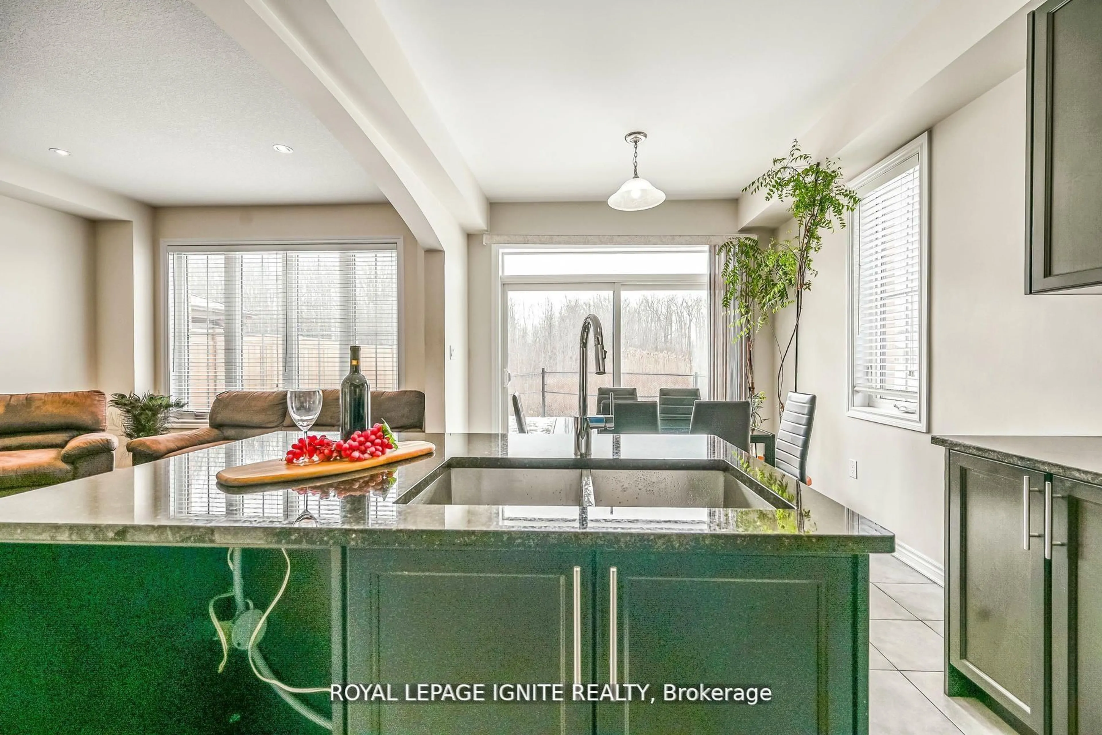 Open concept kitchen, ceramic/tile floor for 20 Queen Mary Blvd, Hamilton Ontario L8J 0M4