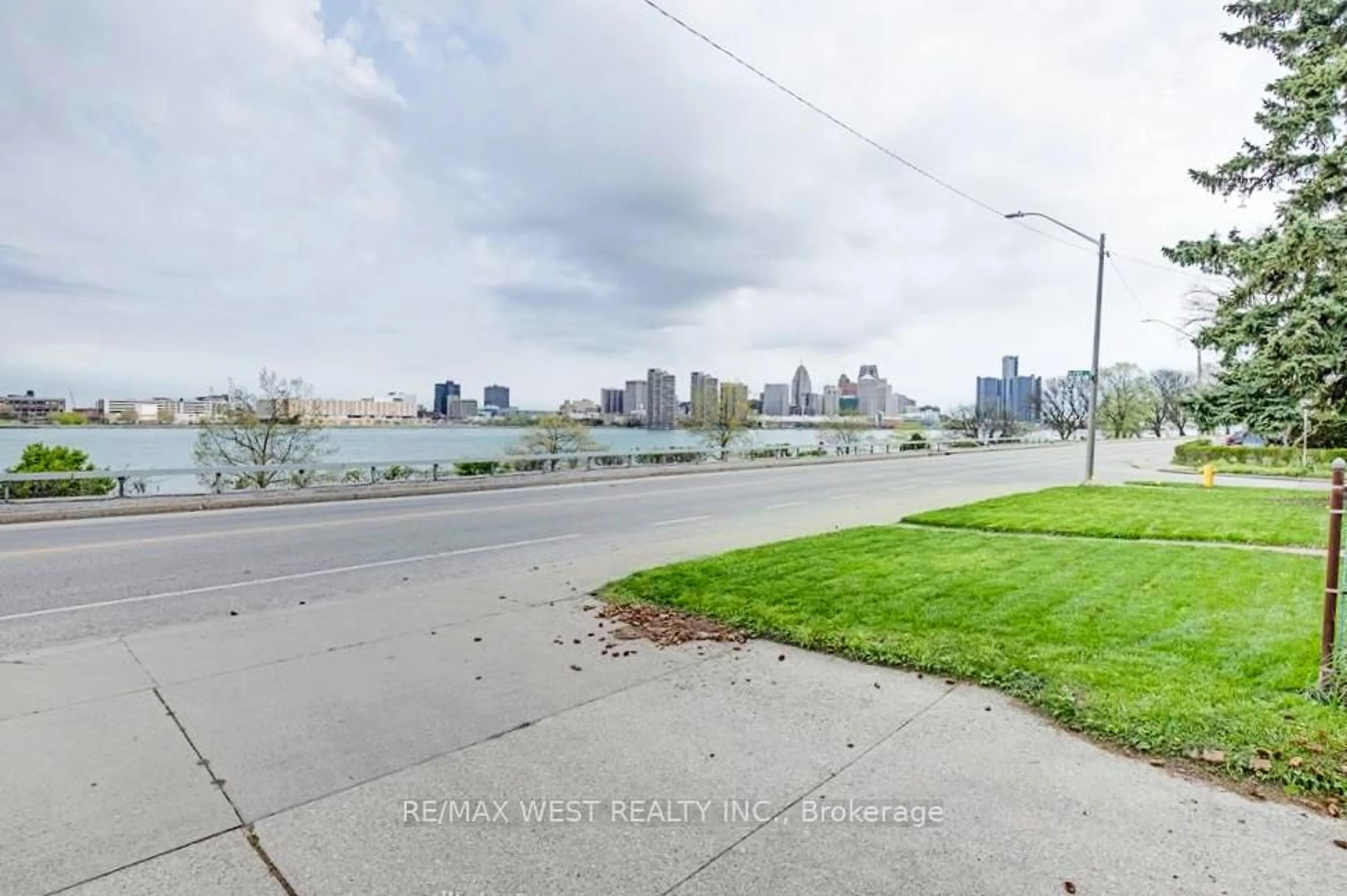 Unknown for 1635 Riverside Dr, Windsor Ontario N9B 1A5