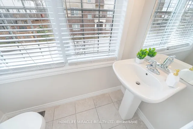 Additional property image - 18 Kenridge Terr