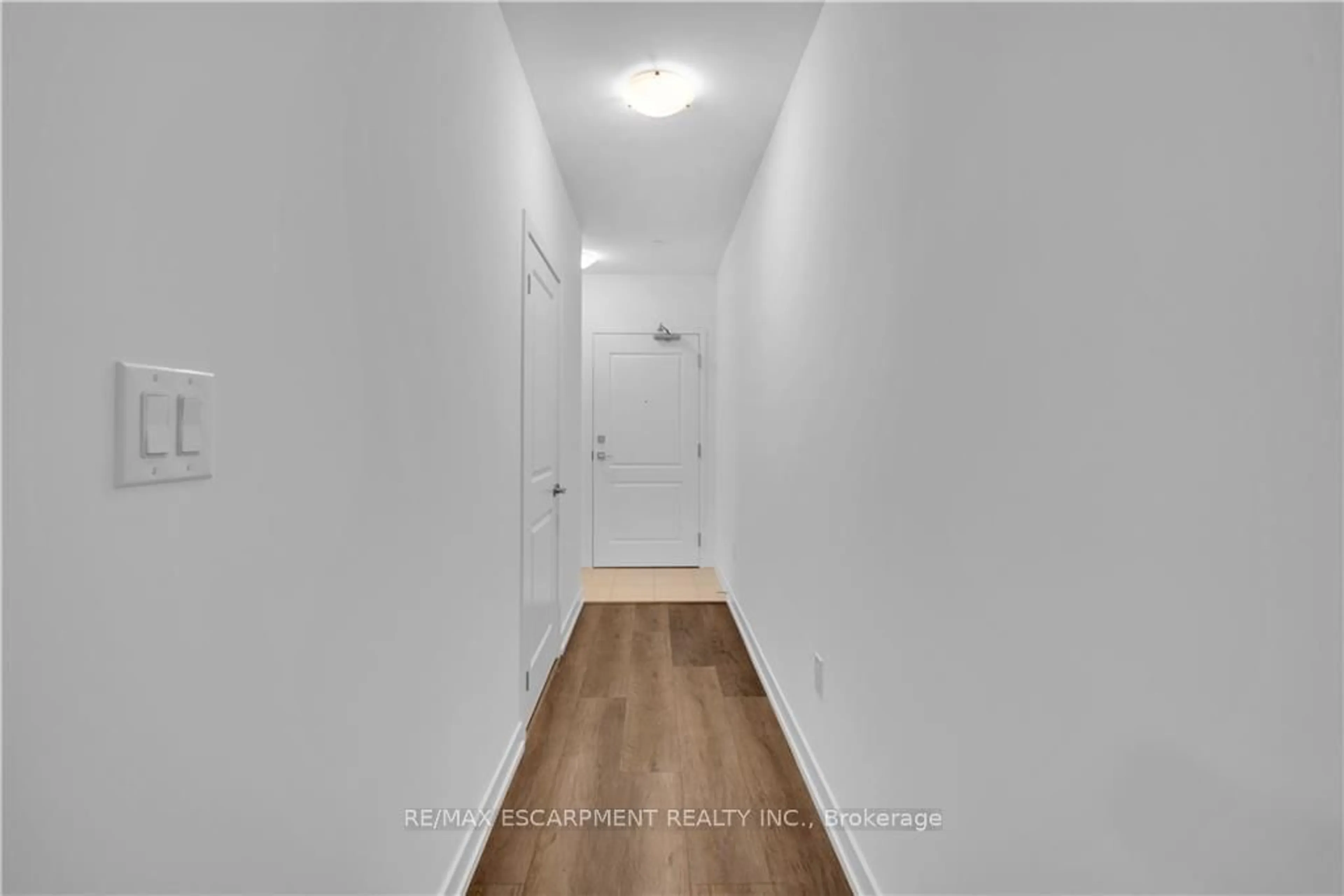A pic of a room for 460 Dundas St #122, Hamilton Ontario L8B 2A5
