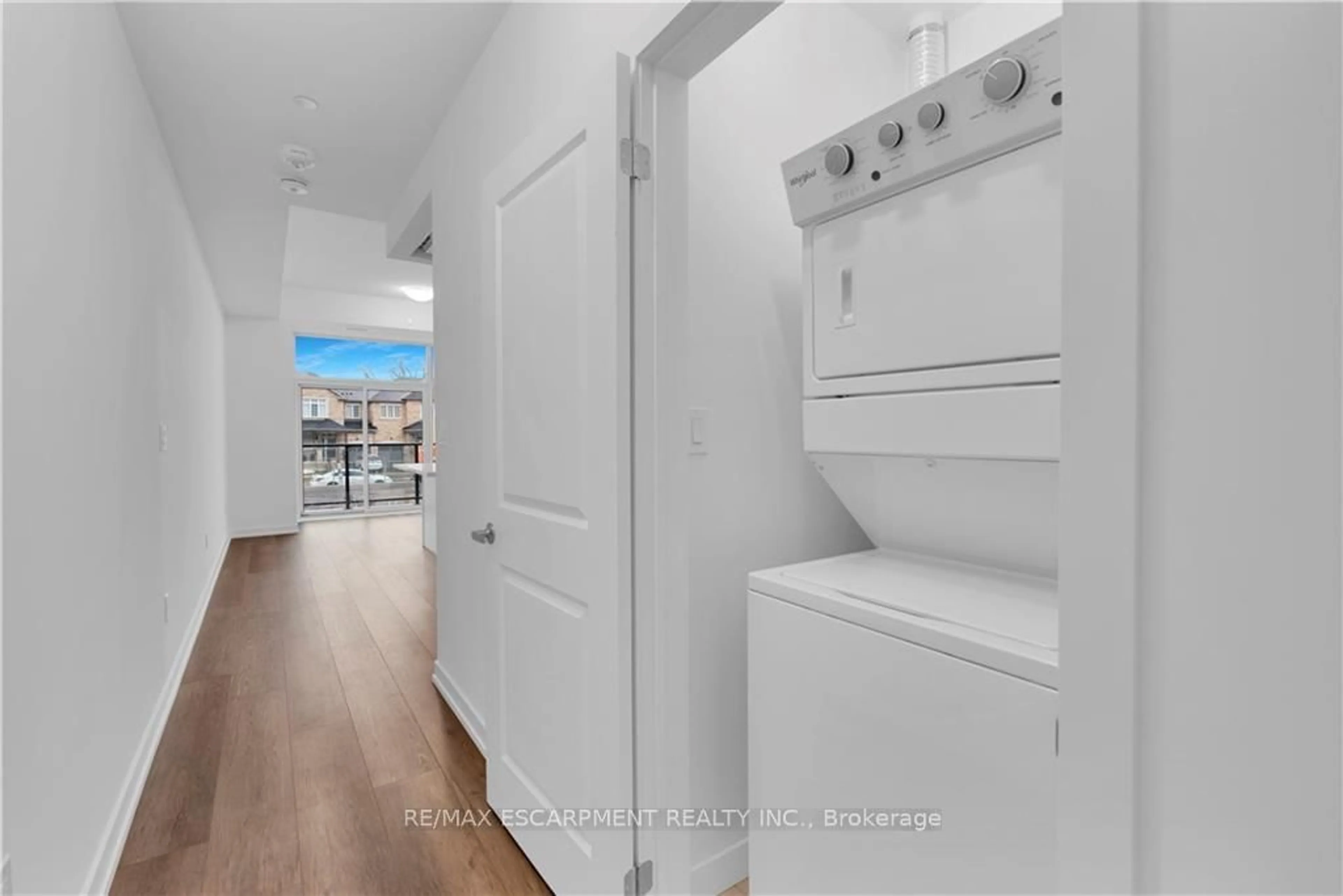 Laundry room for 460 Dundas St #122, Hamilton Ontario L8B 2A5