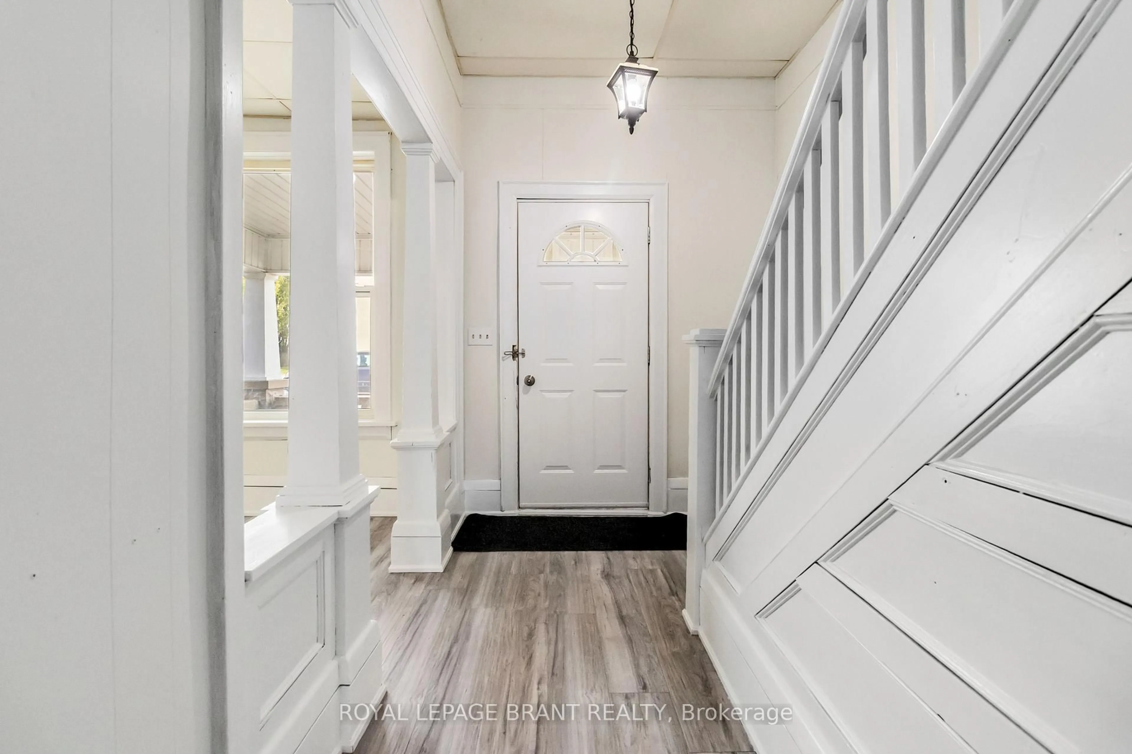 Indoor entryway for 29/31 London St, Tillsonburg Ontario N4G 2K9