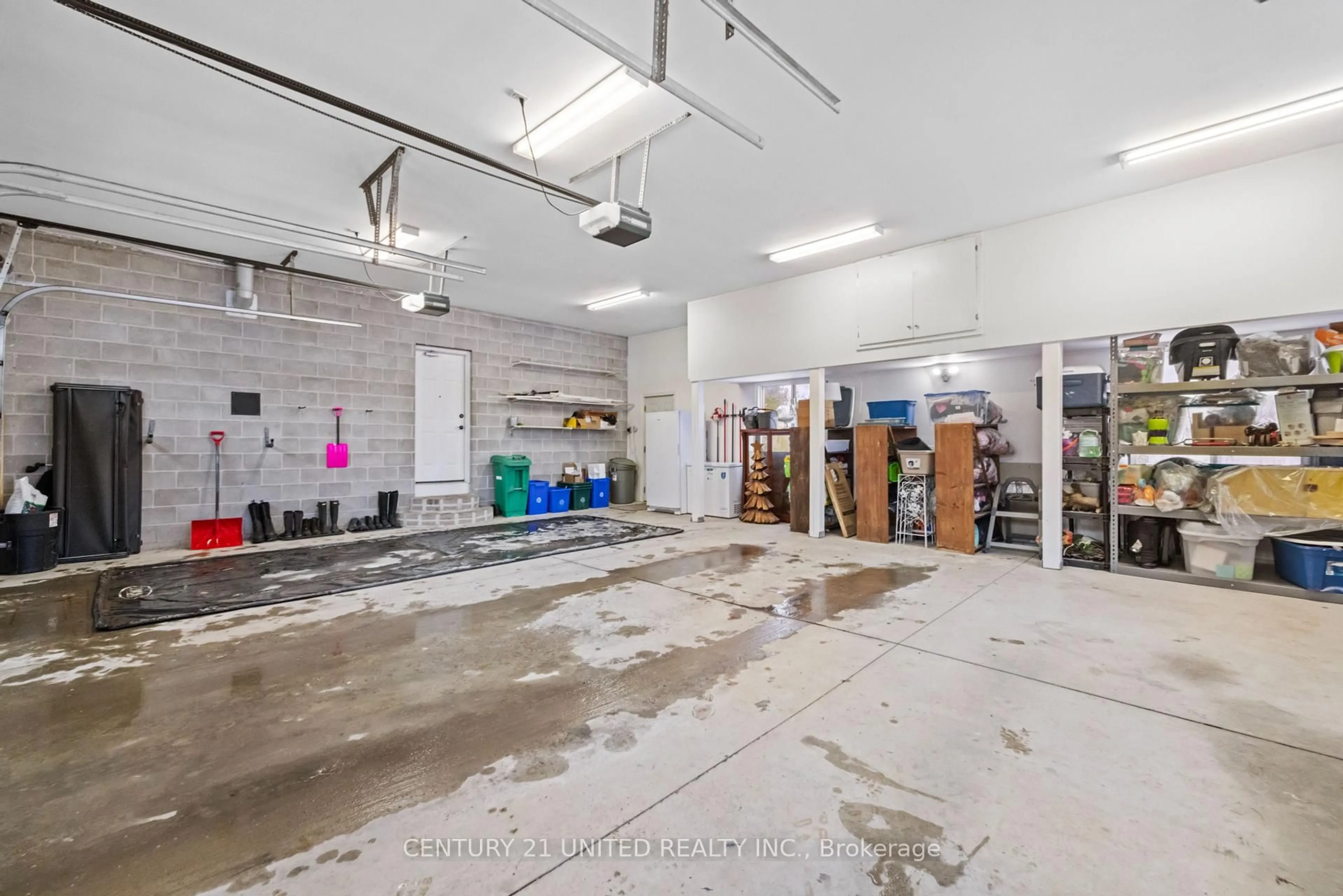 Indoor garage for 550 Naish Dr, Peterborough East Ontario K9H 0E4