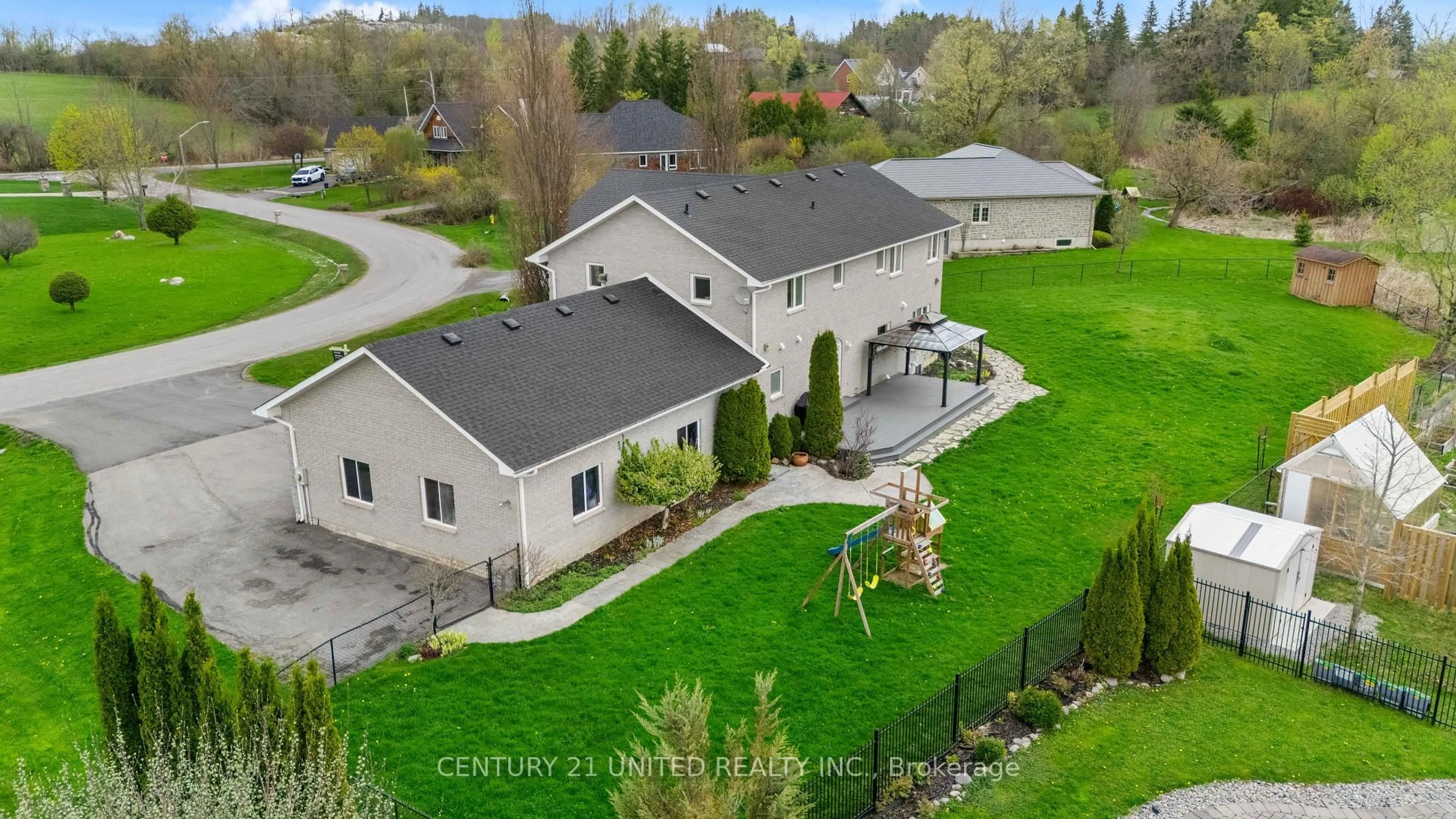 A pic from outside/outdoor area/front of a property/back of a property/a pic from drone, unknown for 550 Naish Dr, Peterborough East Ontario K9H 0E4