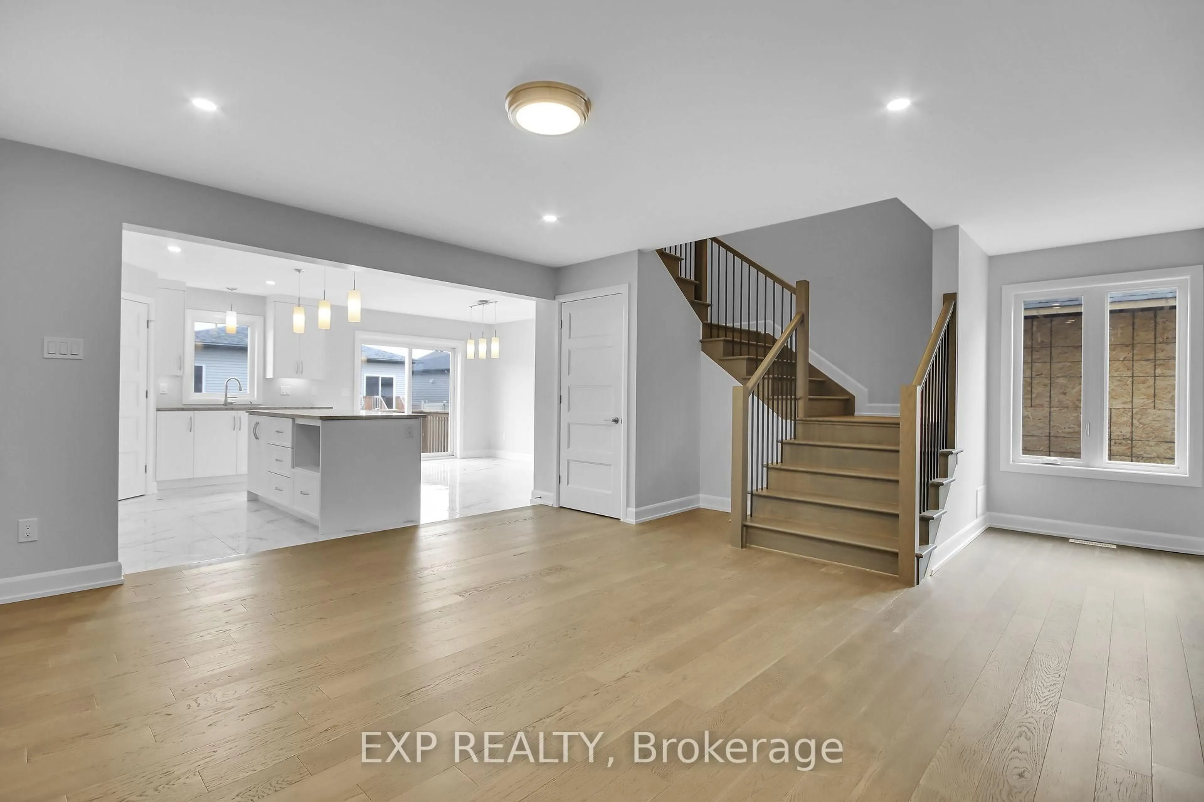 Indoor entryway for 647 Parkview Terr, Russell Ontario K4R 0C6