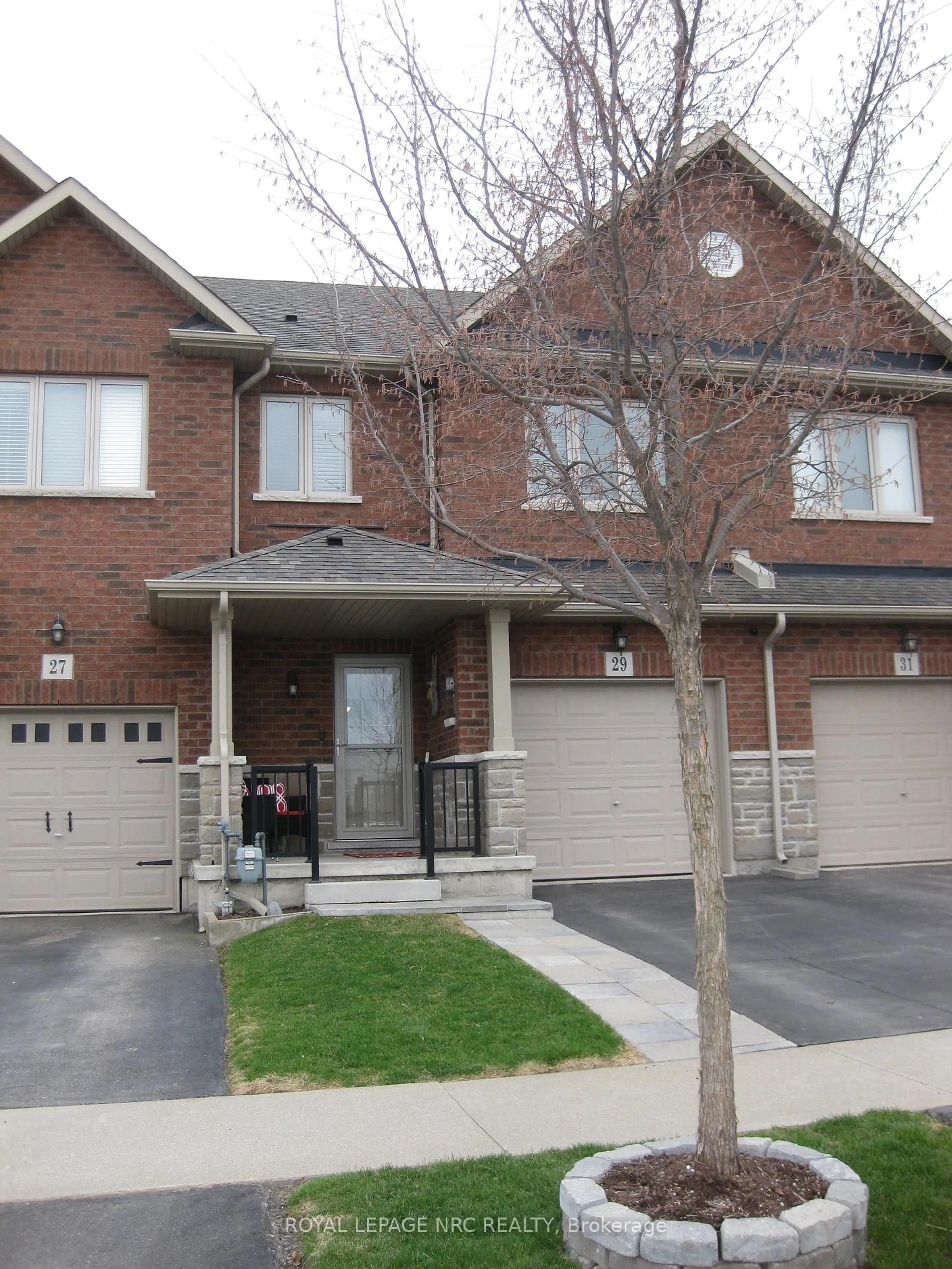 Home with brick exterior material, street for 29 Sunset Way, Thorold Ontario L2V 0C7