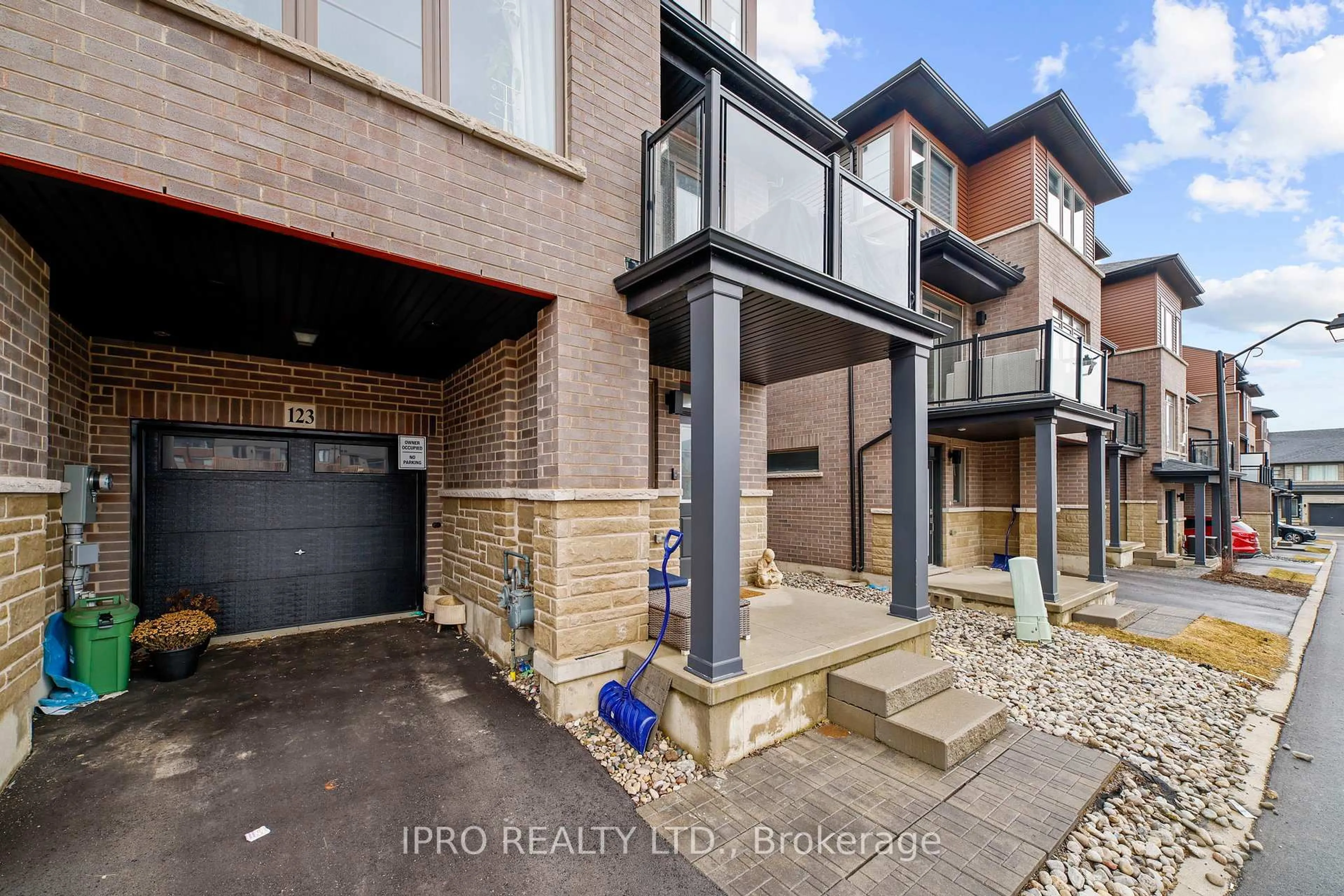 Home with brick exterior material, street for 61 Soho St #123, Hamilton Ontario L8J 0M6