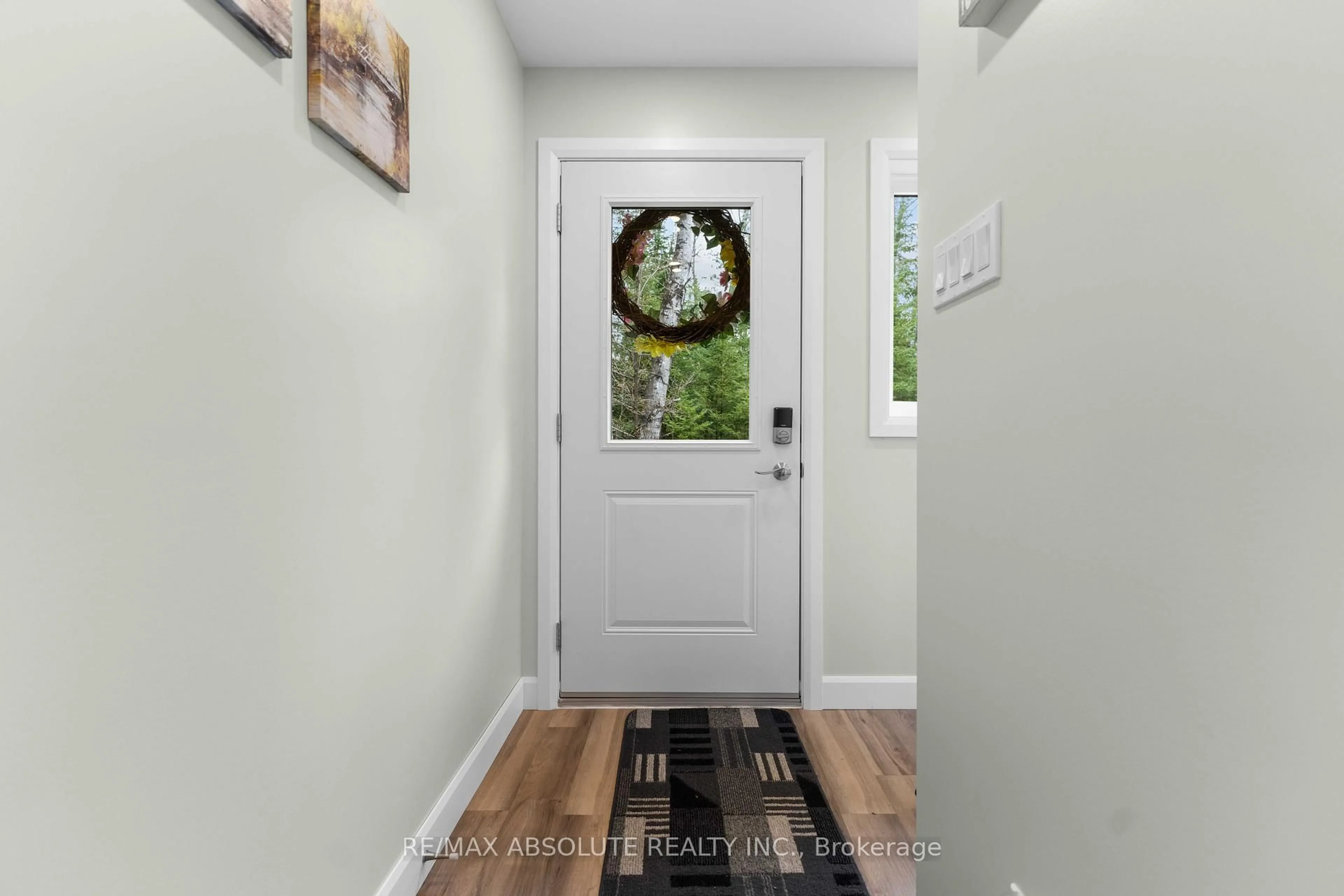 Indoor entryway for 4634 Matawatchan Rd, Griffith Ontario K0J 2R0