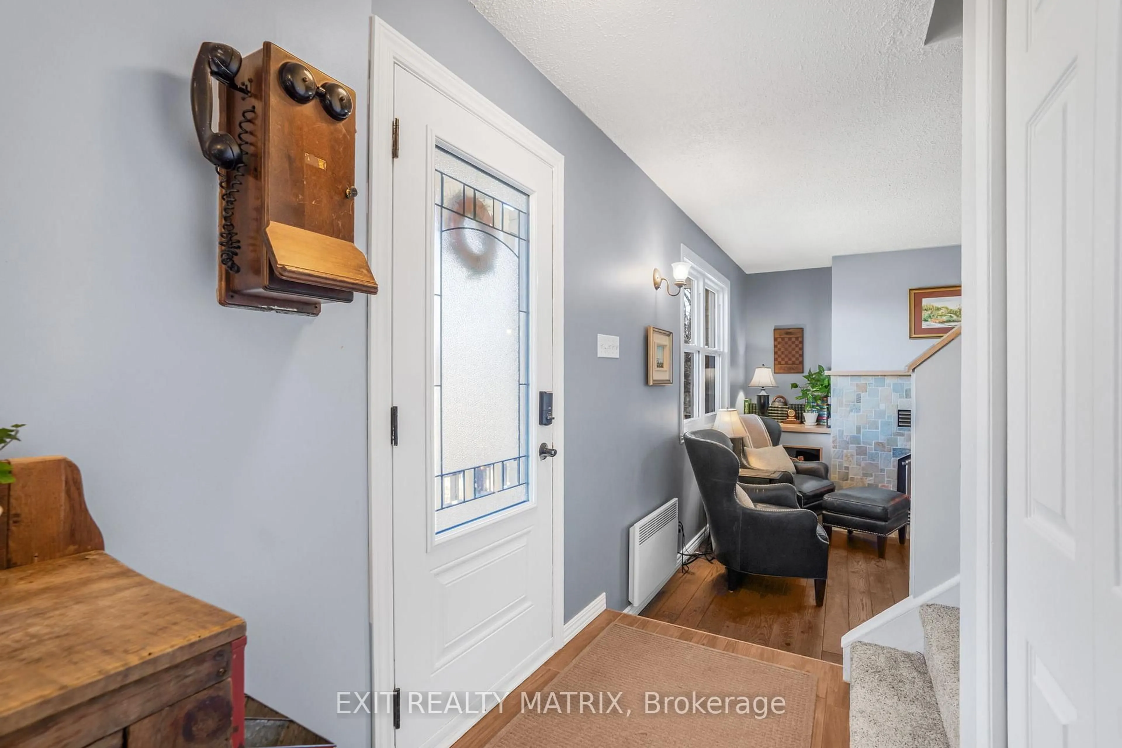 Indoor entryway for 2906 Front Rd, Champlain Ontario K6A 2R2