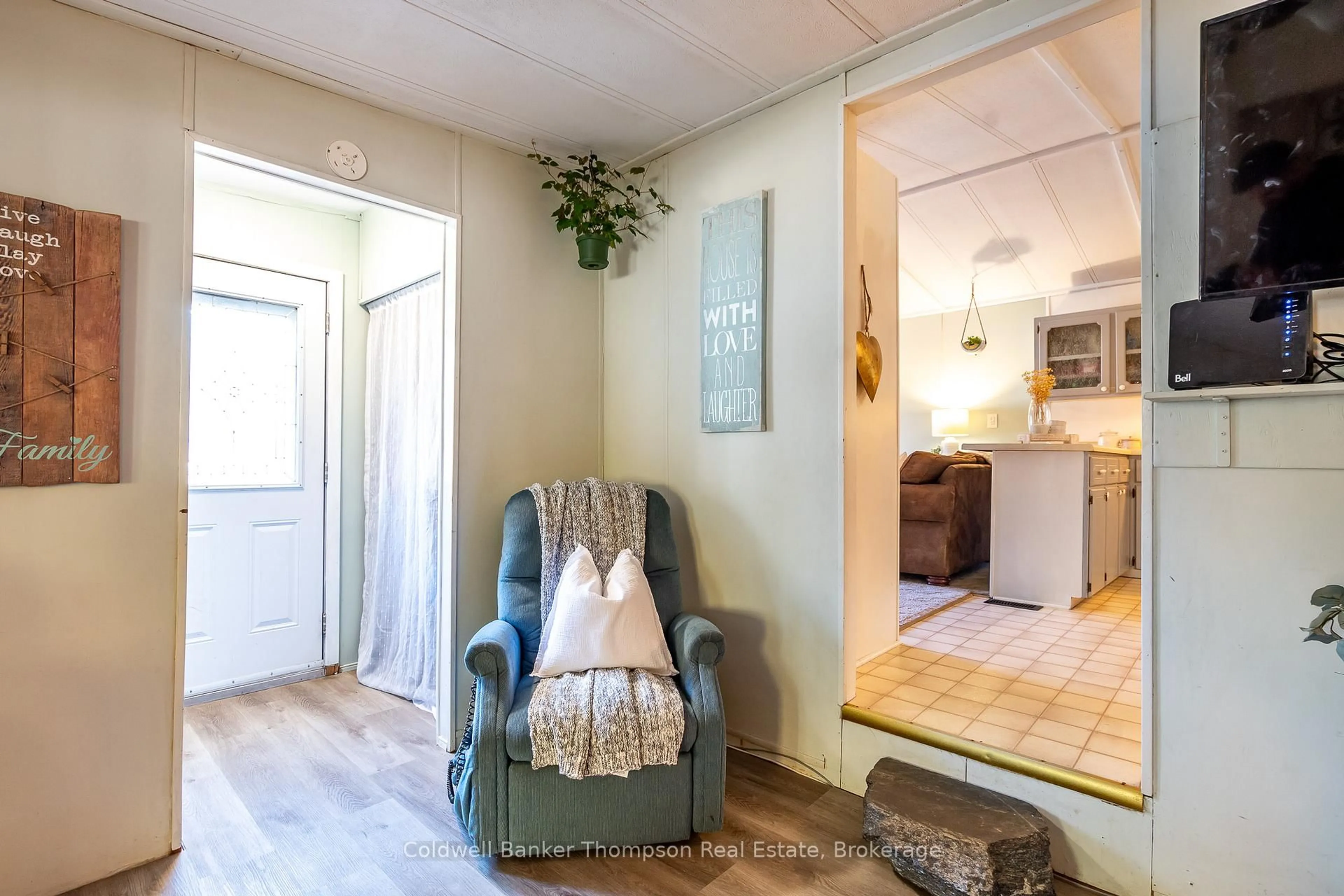 Indoor entryway for 6 FOX RUN Lane, Huntsville Ontario P1H 1E3
