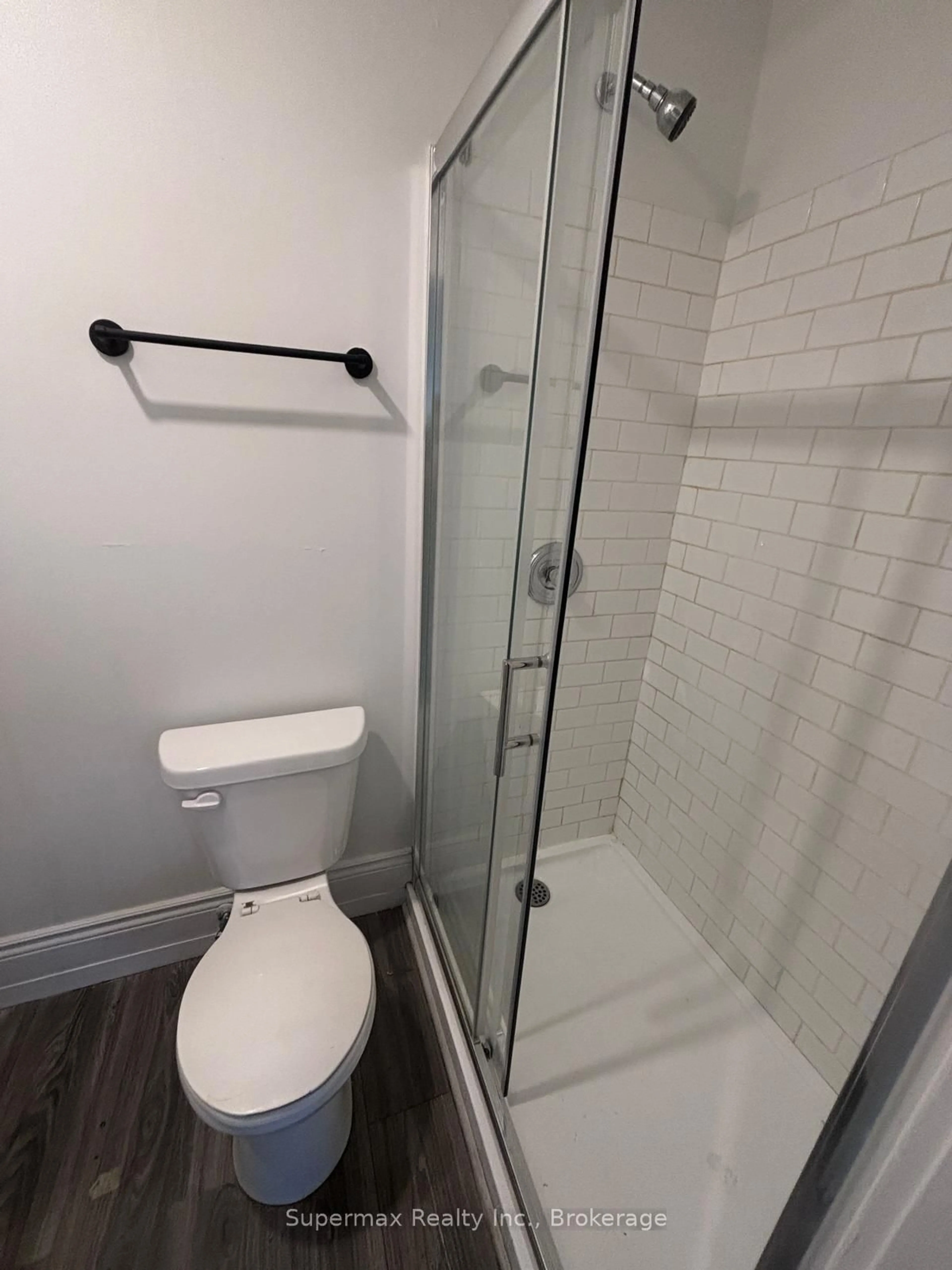 Standard bathroom, unknown for 710 Adelaide St, London East Ontario N5Y 2L5