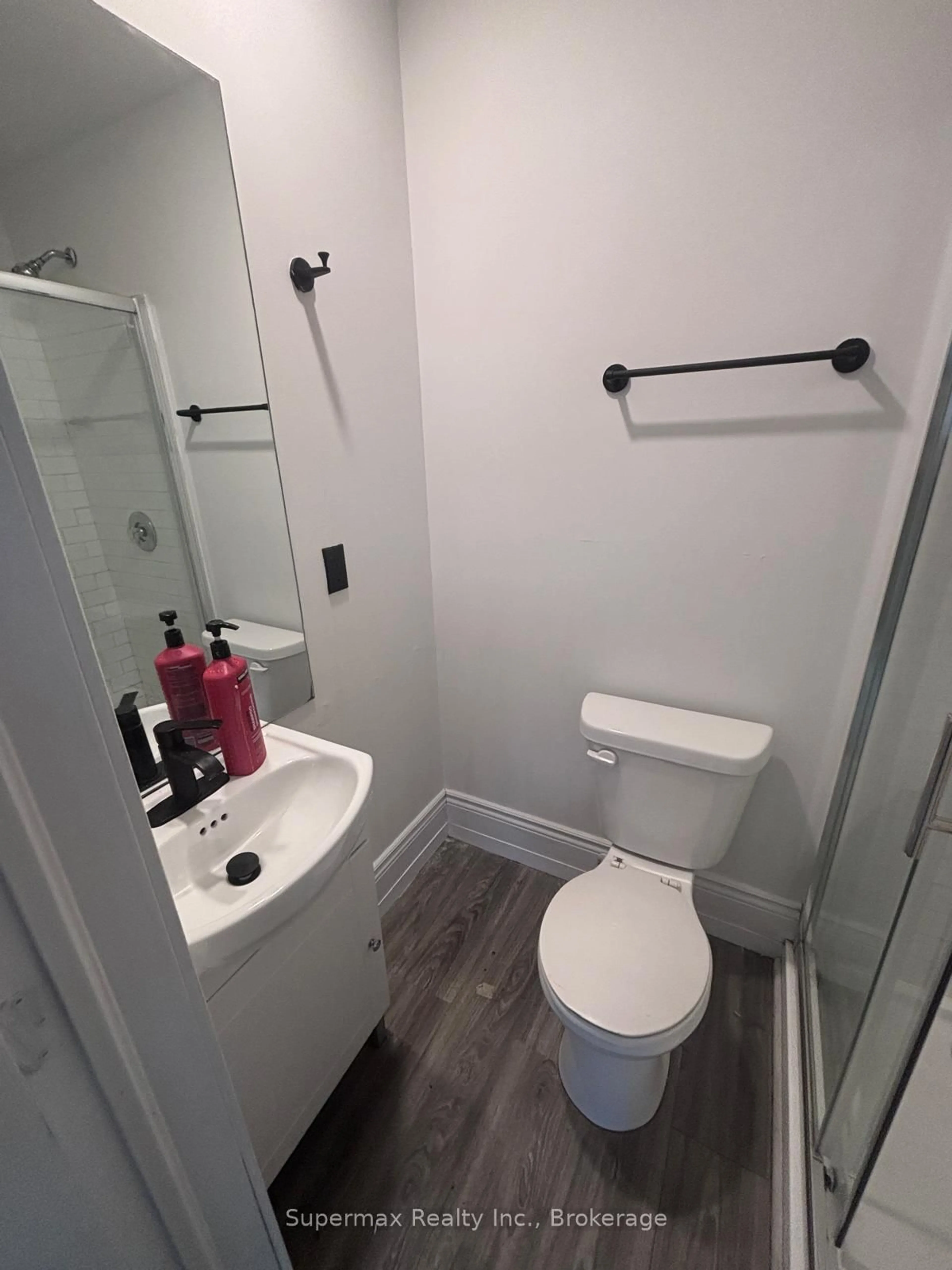 Standard bathroom, unknown for 710 Adelaide St, London East Ontario N5Y 2L5
