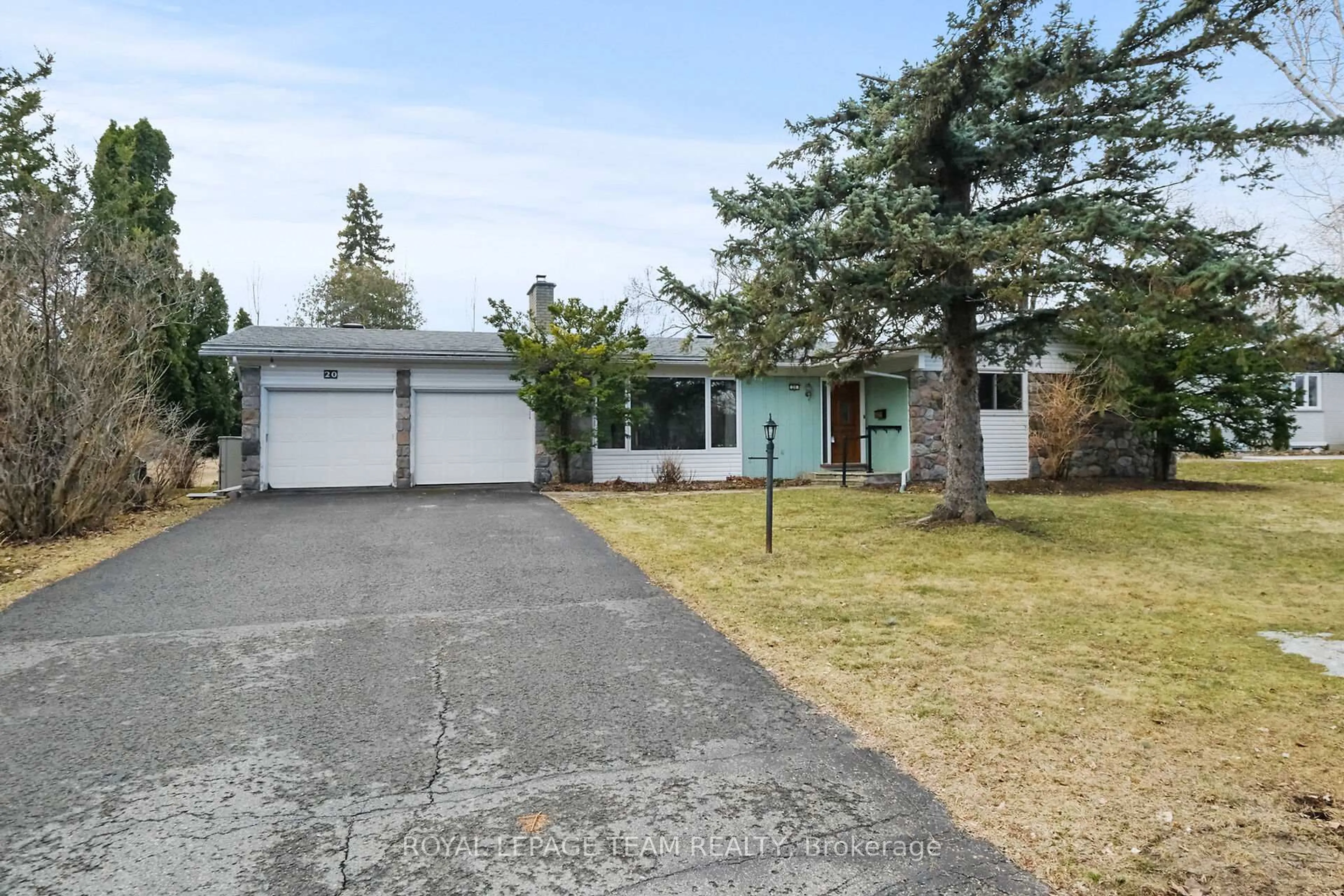 A pic from outside/outdoor area/front of a property/back of a property/a pic from drone, street for 20 Whitehill Ave, Ottawa Ontario K2G 3A8