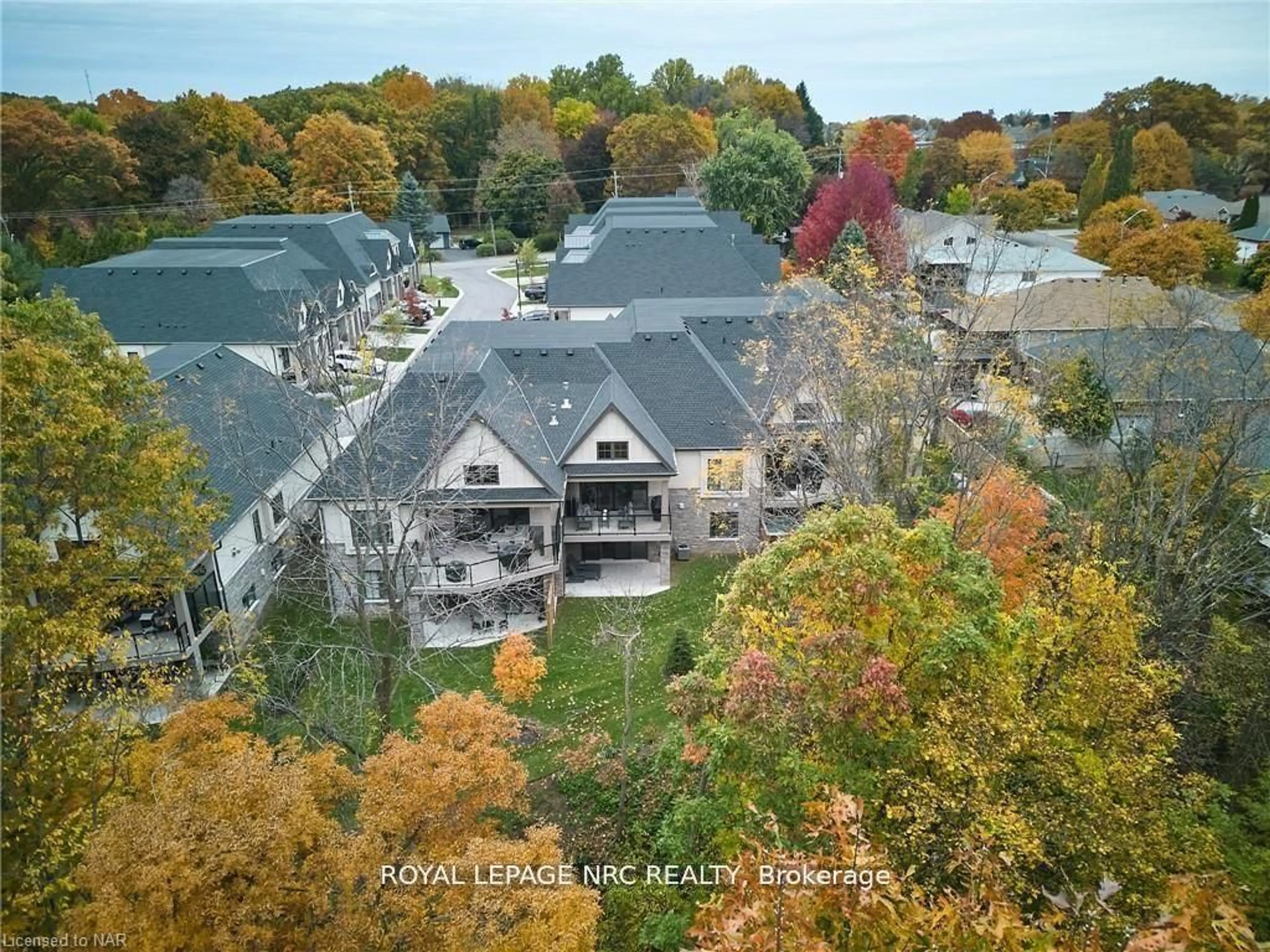 A pic from outside/outdoor area/front of a property/back of a property/a pic from drone, unknown for 190 CANBORO Rd #18, Pelham Ontario L0S 1E0
