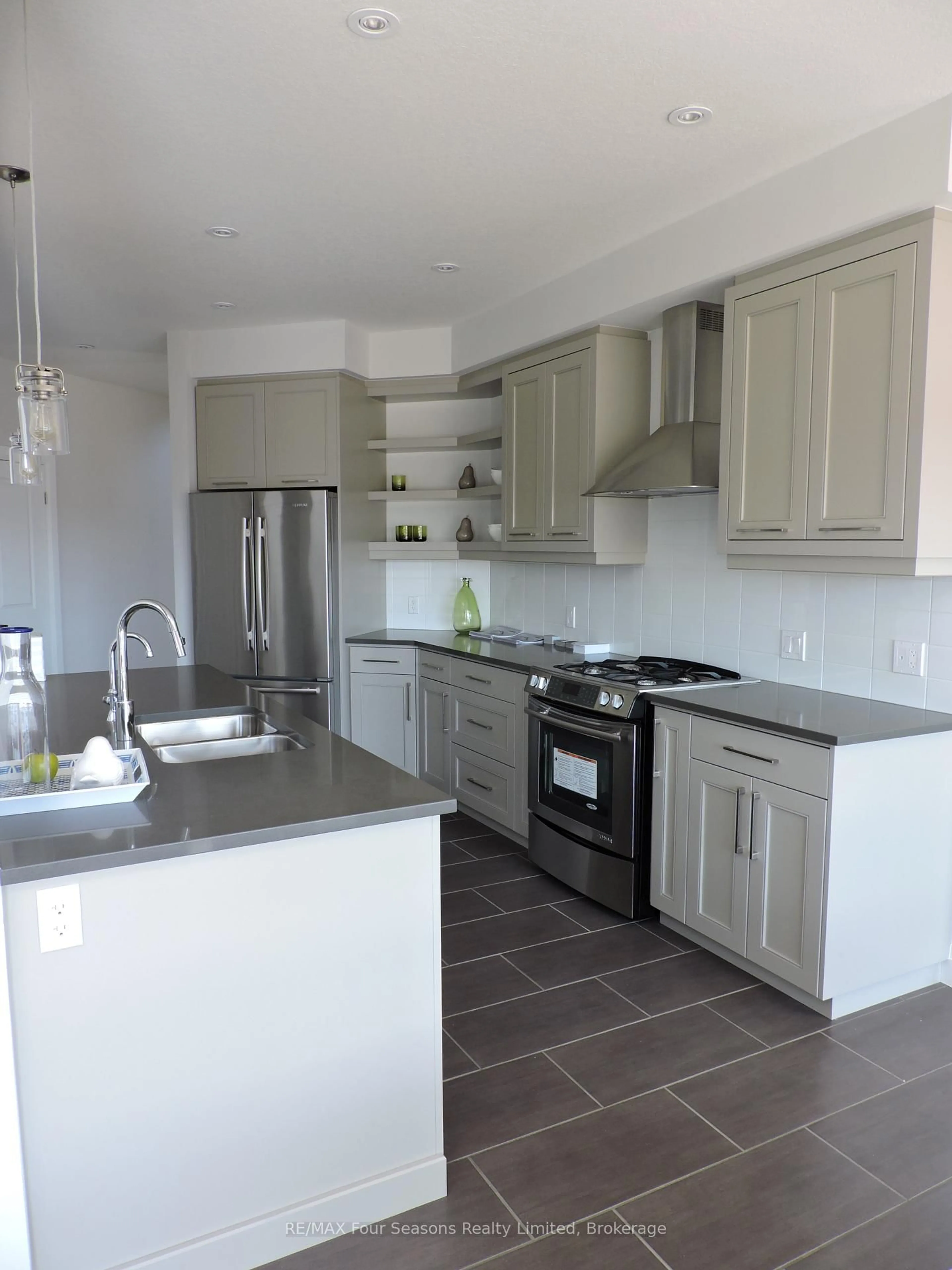 Open concept kitchen, ceramic/tile floor for 3 Boynton Crt, Blue Mountains Ontario N0H 2P0