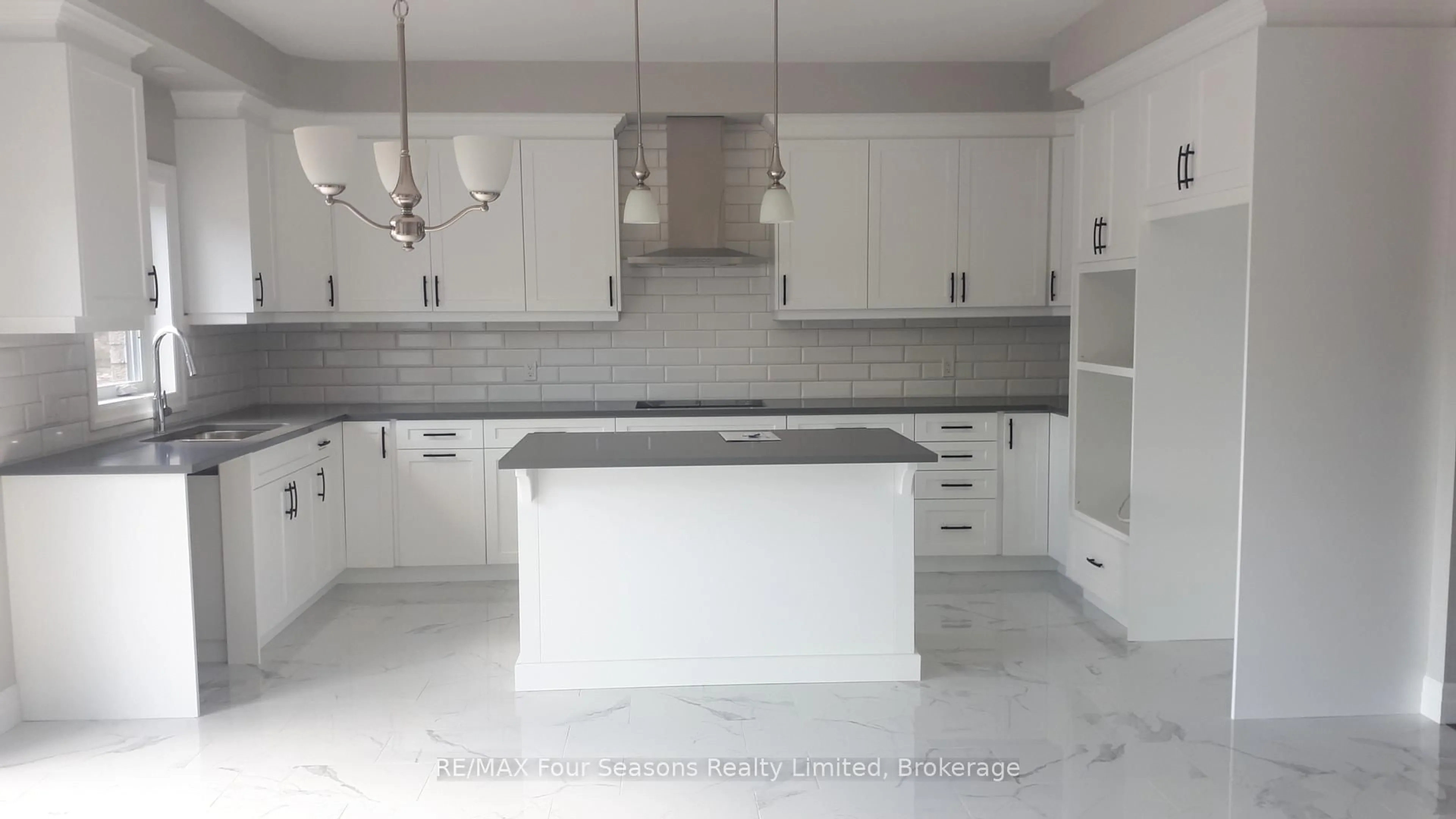 Contemporary kitchen, ceramic/tile floor for 3 Boynton Crt, Blue Mountains Ontario N0H 2P0
