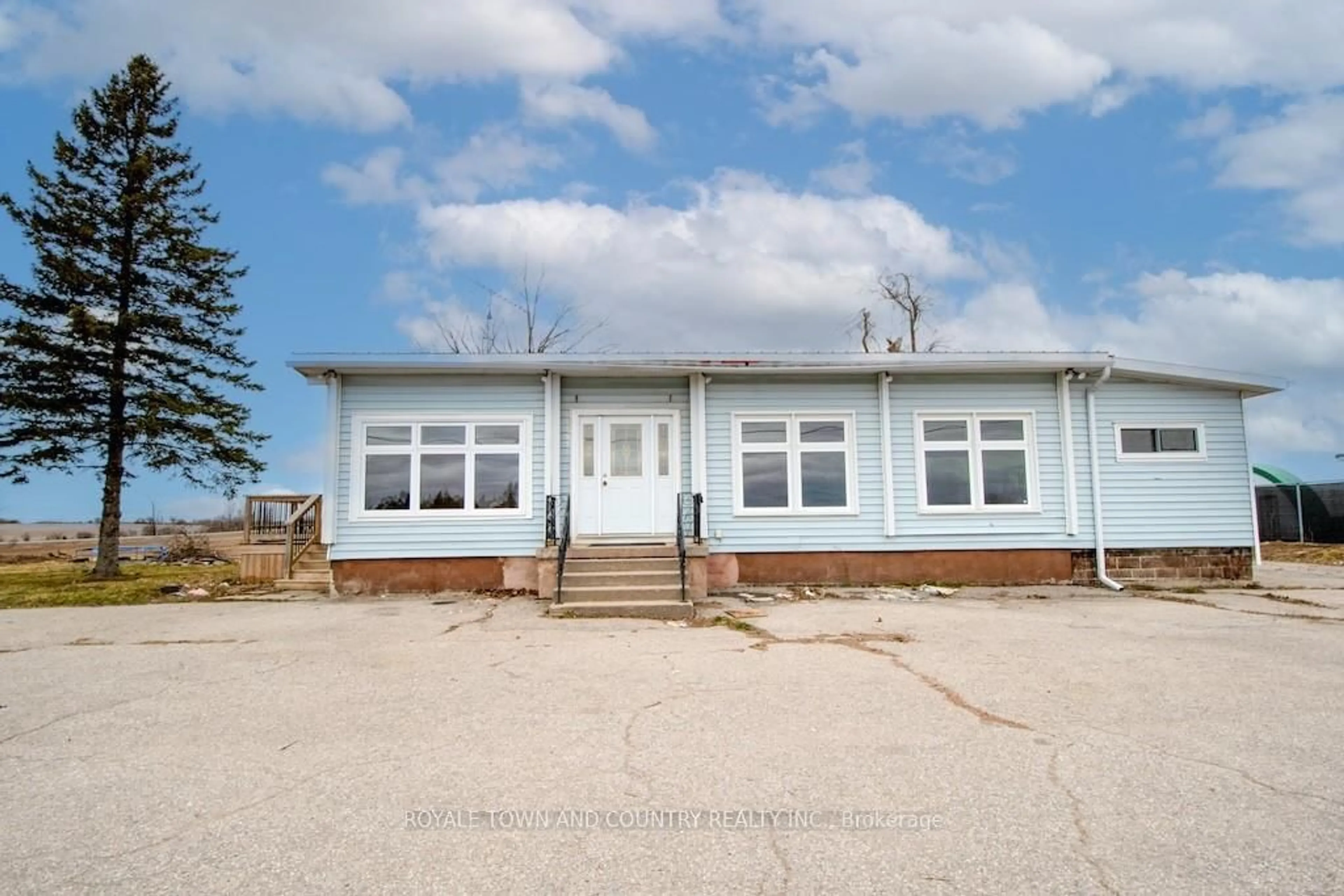 Home with vinyl exterior material, building for 1175 Highway 7, Kawartha Lakes Ontario K0M 2M0