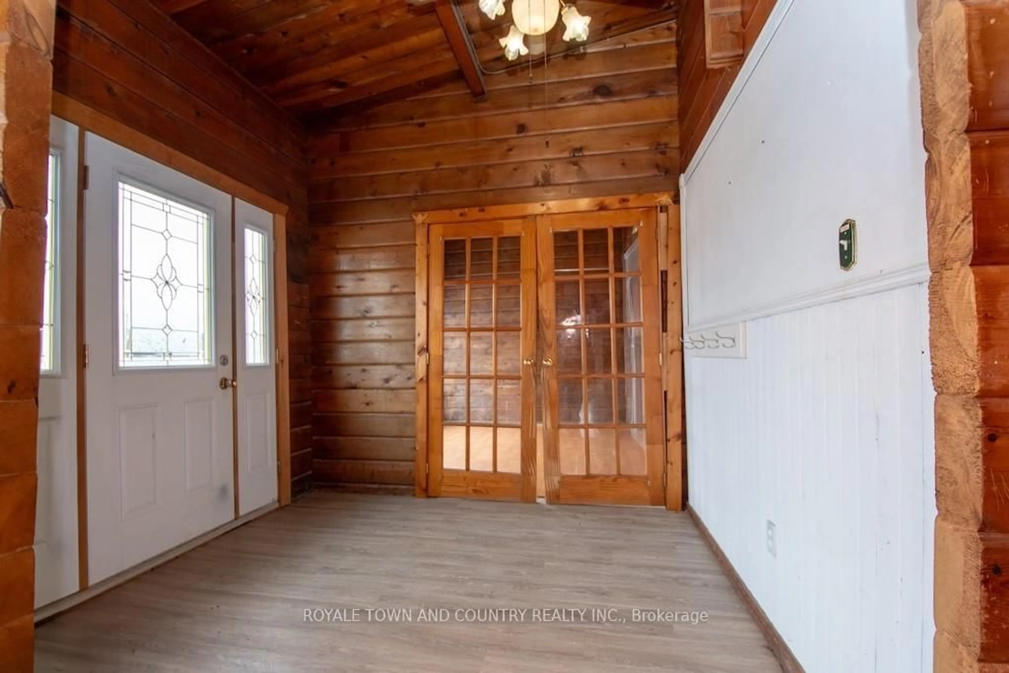 Indoor foyer for 1175 Highway 7, Kawartha Lakes Ontario K0M 2M0