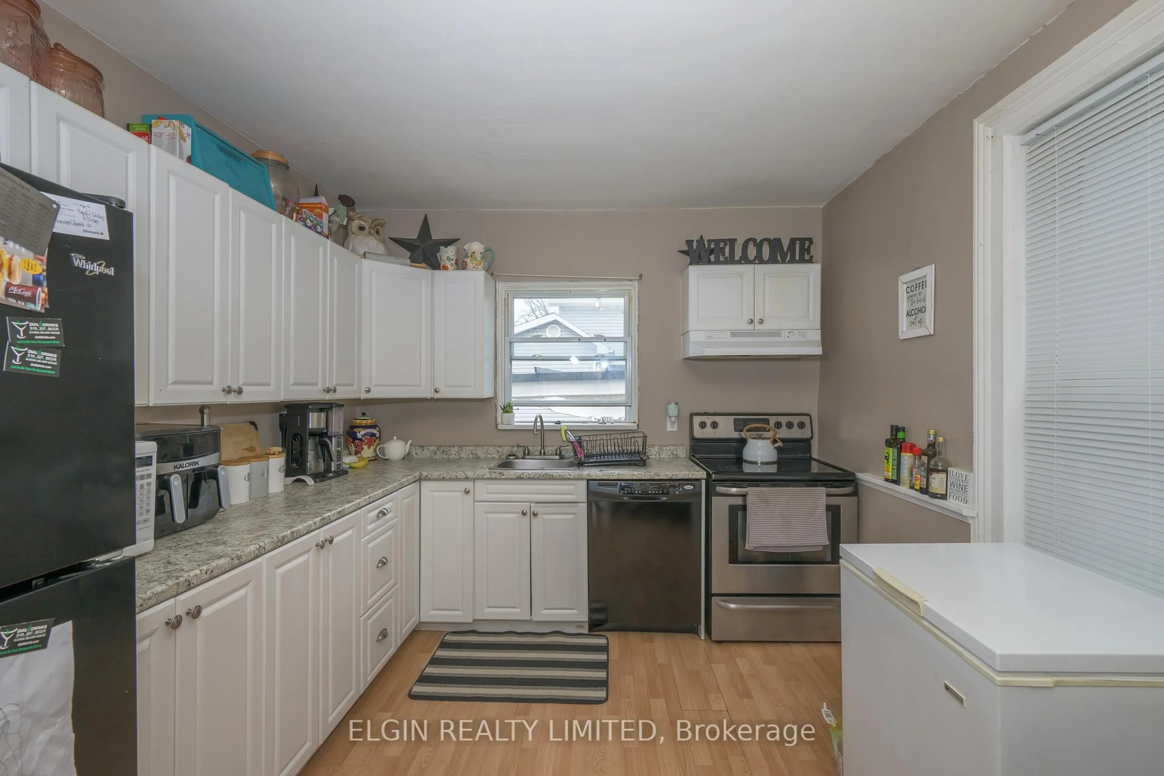 Standard kitchen, unknown for 77 Kains St, St. Thomas Ontario N5P 1N5