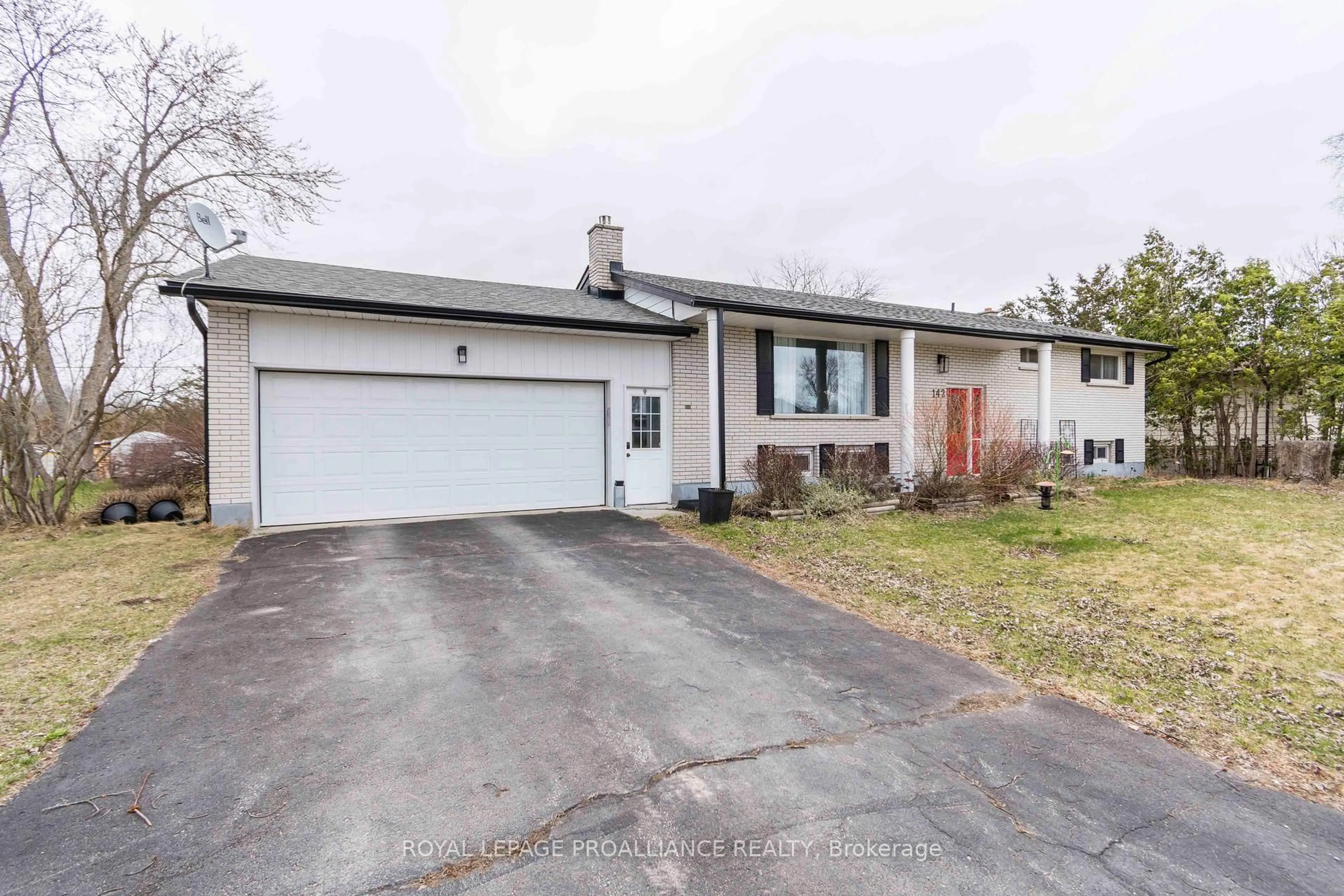 A pic from outside/outdoor area/front of a property/back of a property/a pic from drone, street for 142 Jeffrey Dr, Quinte West Ontario K8V 0P2