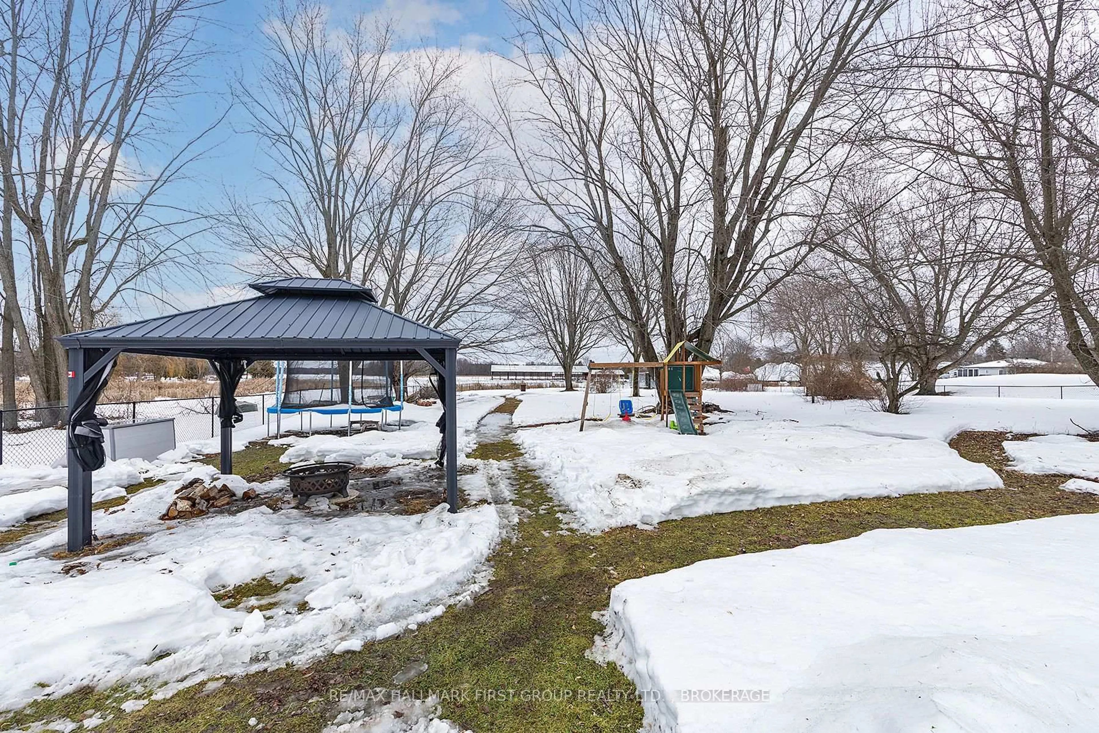 A pic from outside/outdoor area/front of a property/back of a property/a pic from drone, mountain view for 11 Campbell St, Rideau Lakes Ontario K0G 1V0