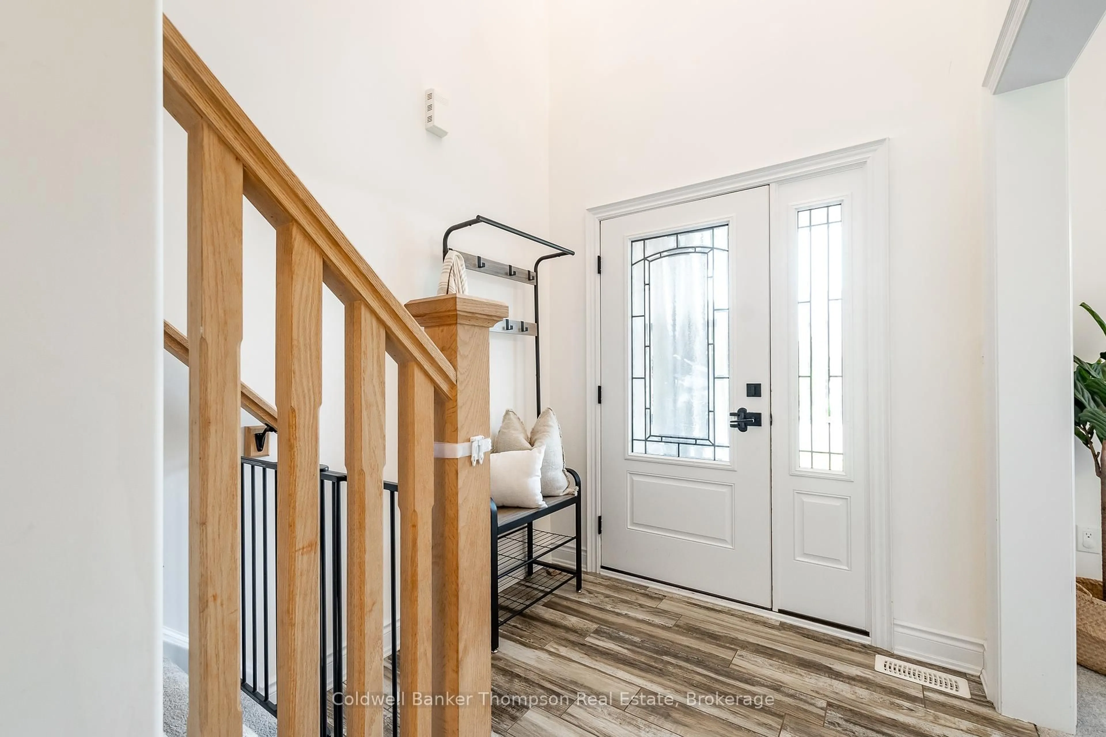 Indoor entryway for 72 Selkirk Dr, Huntsville Ontario P1H 2N8