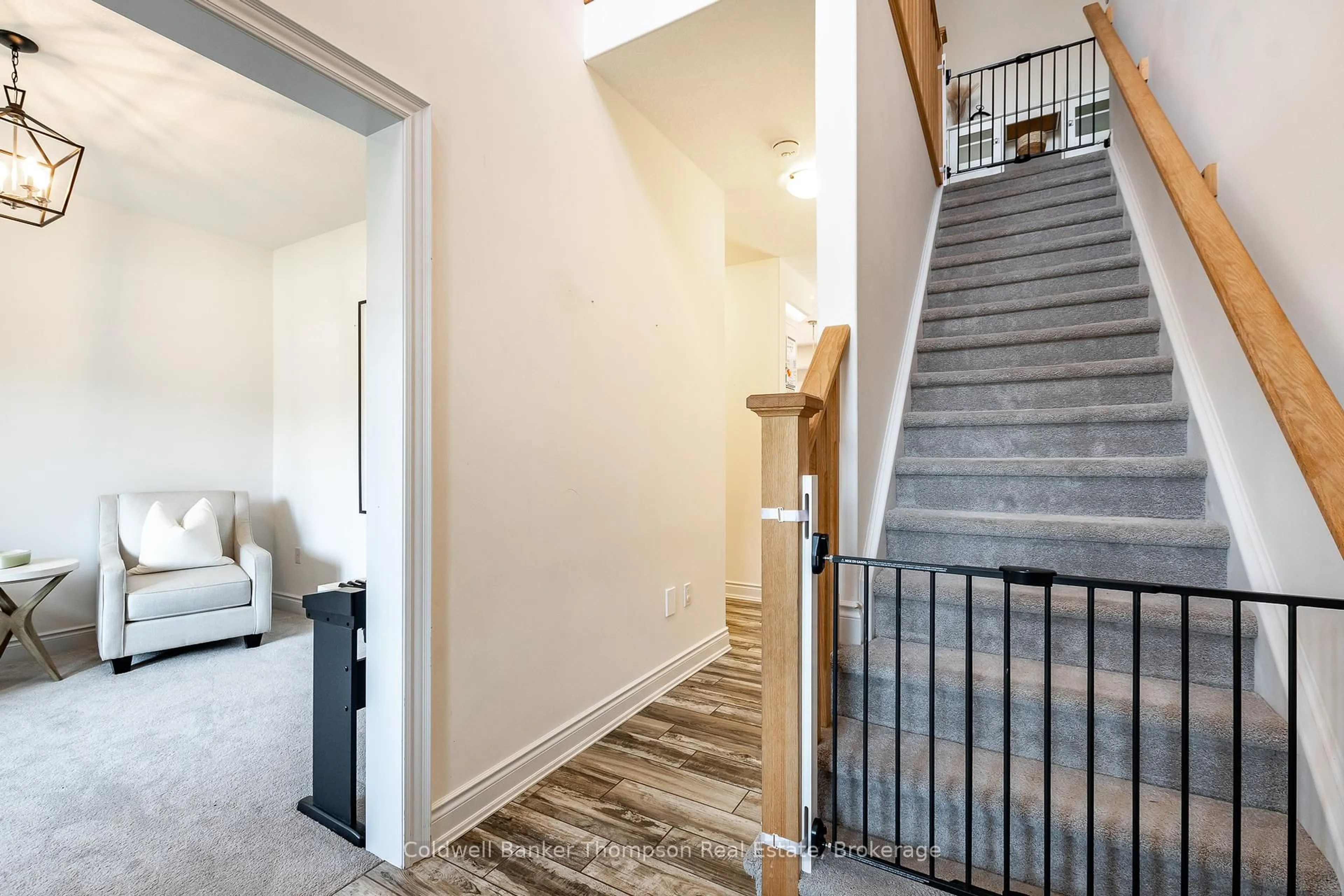 Indoor entryway for 72 Selkirk Dr, Huntsville Ontario P1H 2N8