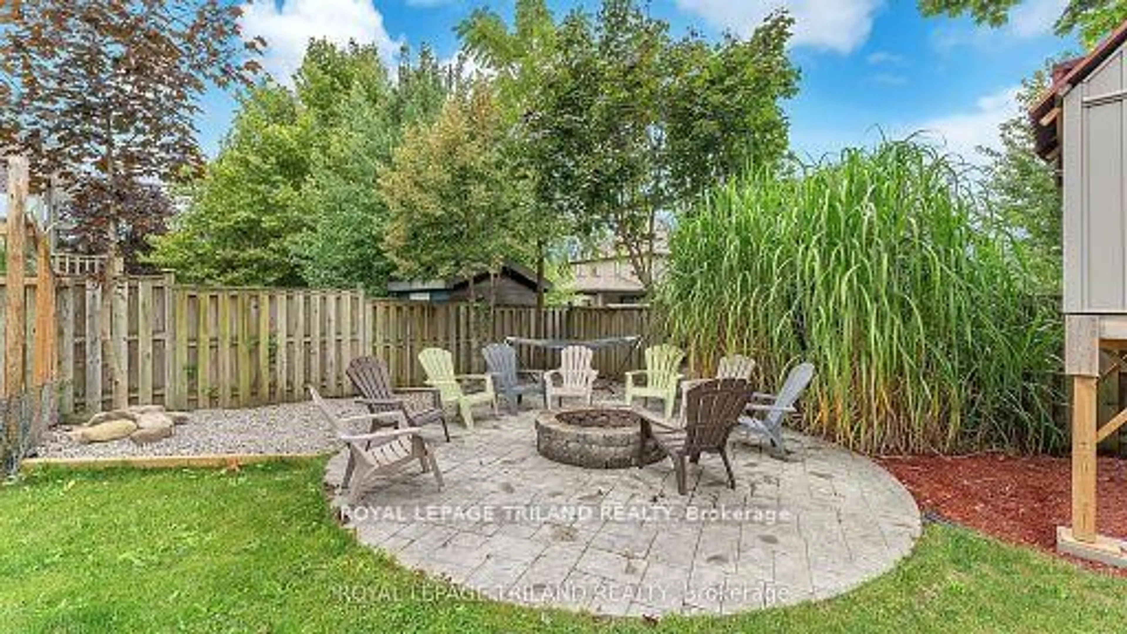 Patio, street for 2145 Quarrier Rd, London Ontario N6G 5L5