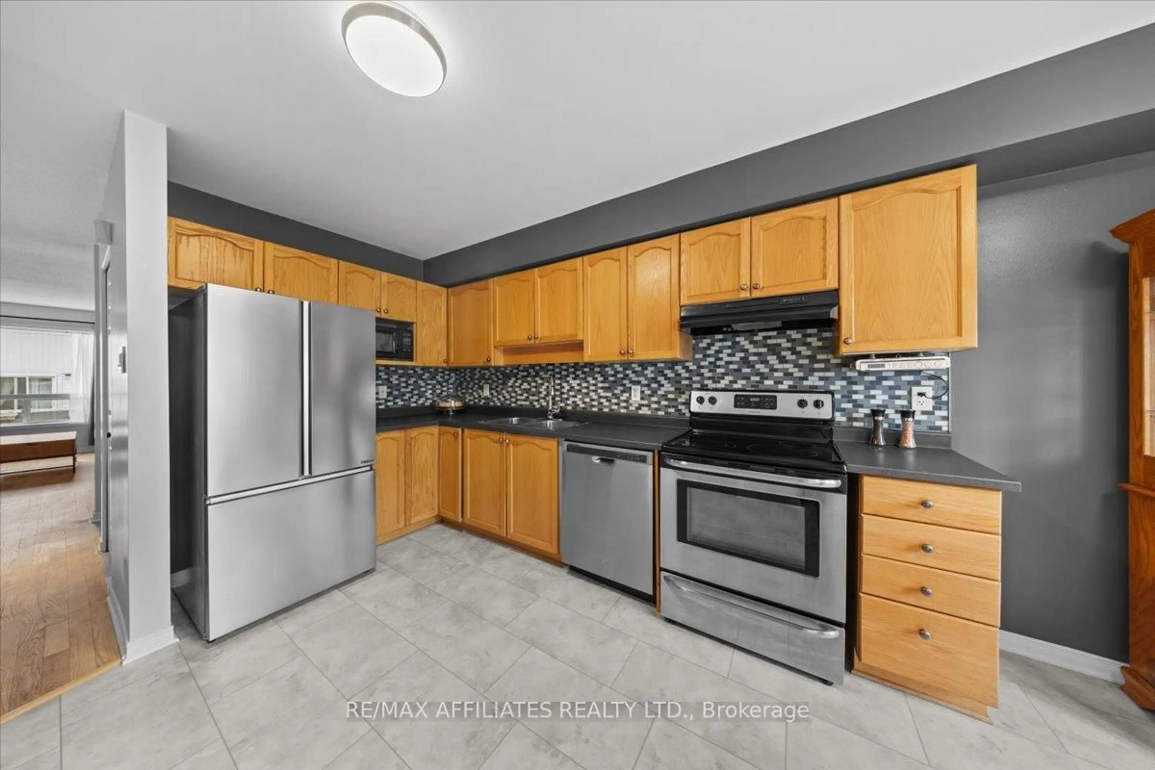 Standard kitchen, ceramic/tile floor for 357 Wiffen N/A, Ottawa Ontario K2H 1G4