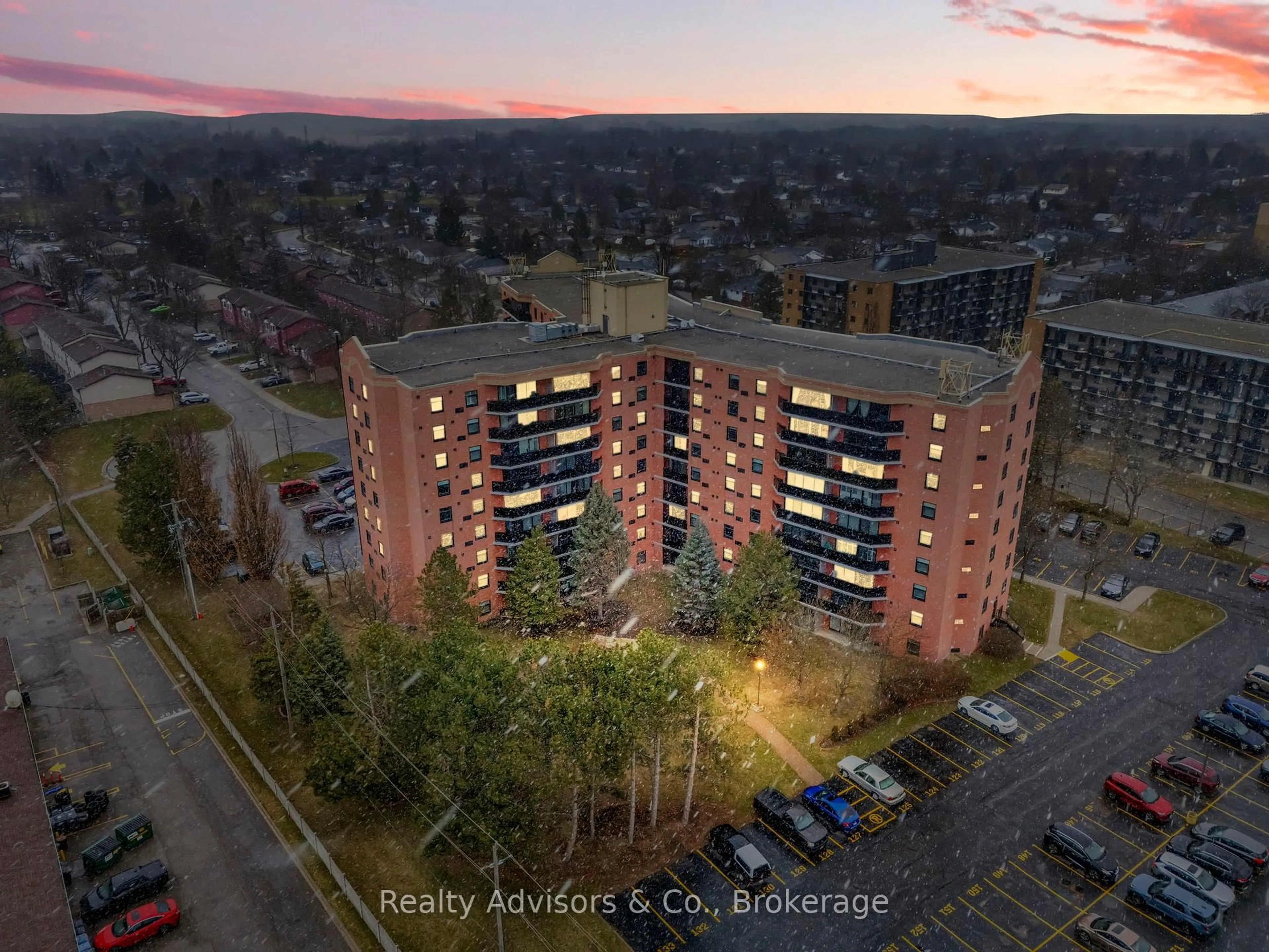 A pic from outside/outdoor area/front of a property/back of a property/a pic from drone, city buildings view from balcony for 9 Bonheur Crt #902, Brantford Ontario N3P 1Z5