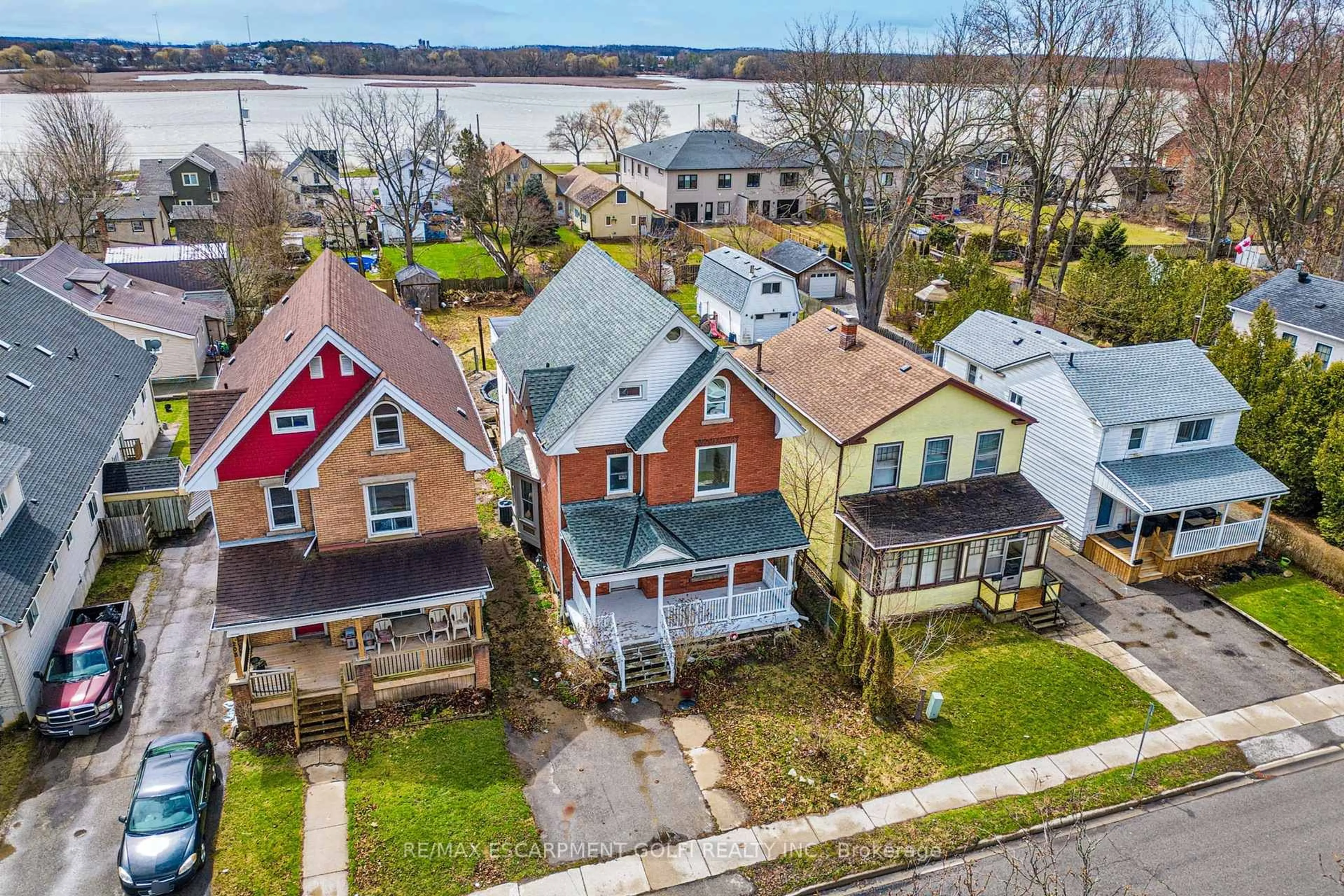 A pic from outside/outdoor area/front of a property/back of a property/a pic from drone, water/lake/river/ocean view for 210 Lock St, Haldimand Ontario N1A 1V2