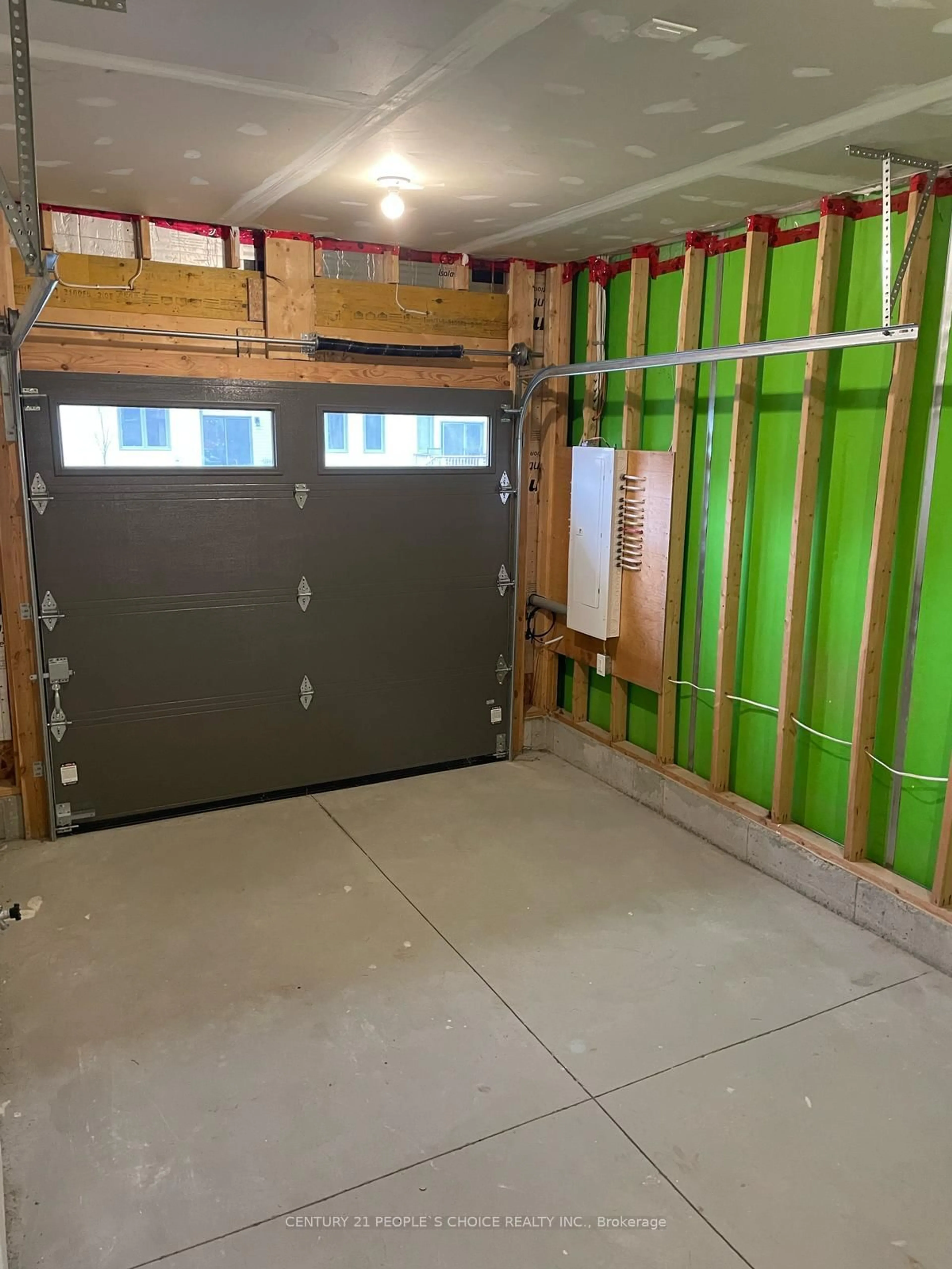 Indoor garage for 34 Campbell Cres, Prince Edward County Ontario K0K 2T0