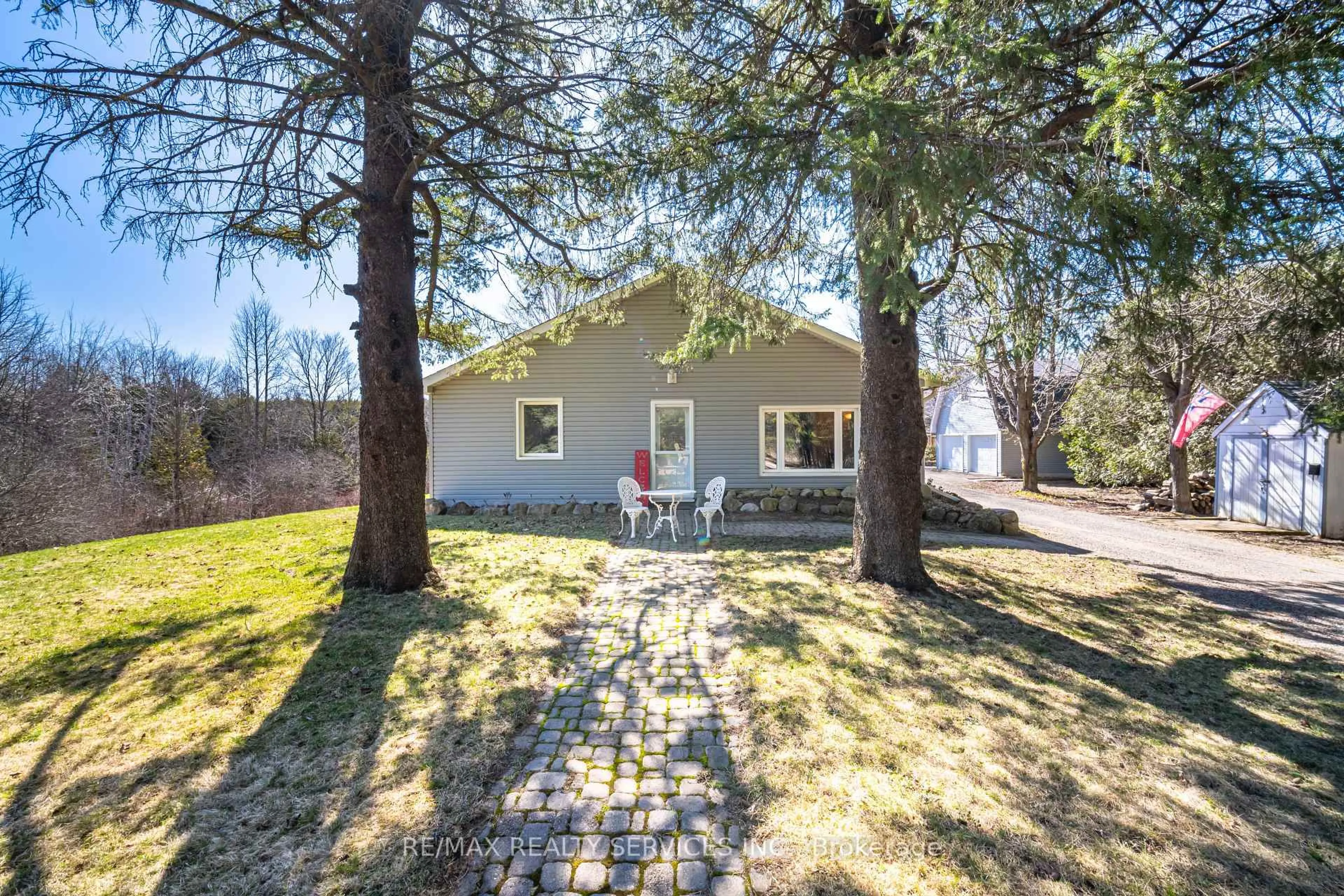Patio, unknown for 9765 Tenth Sideroad N/A, Erin Ontario L9S 4S7