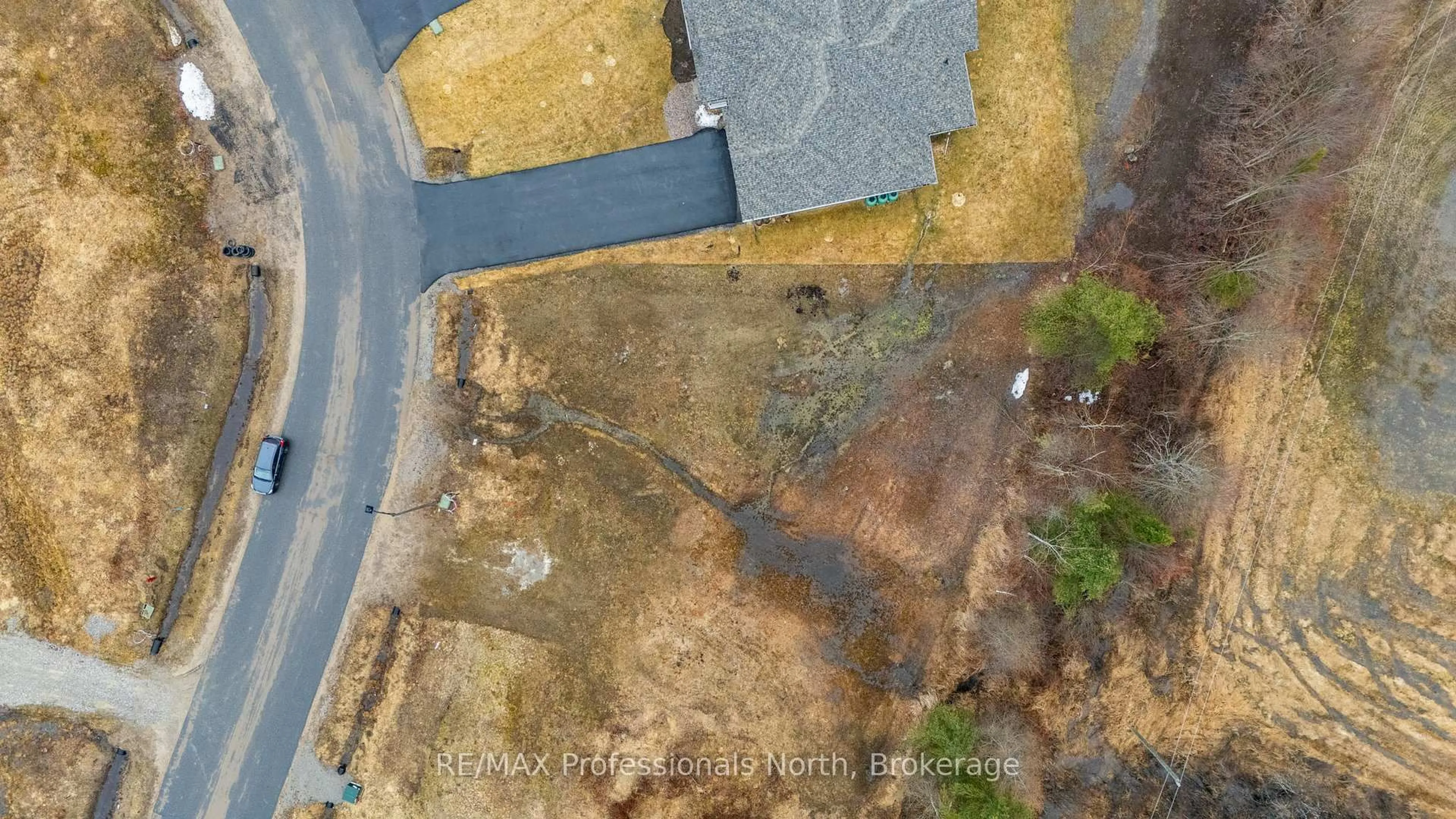 A pic from outside/outdoor area/front of a property/back of a property/a pic from drone, street for 58 Windover Dr, Minden Hills Ontario K0M 2K0