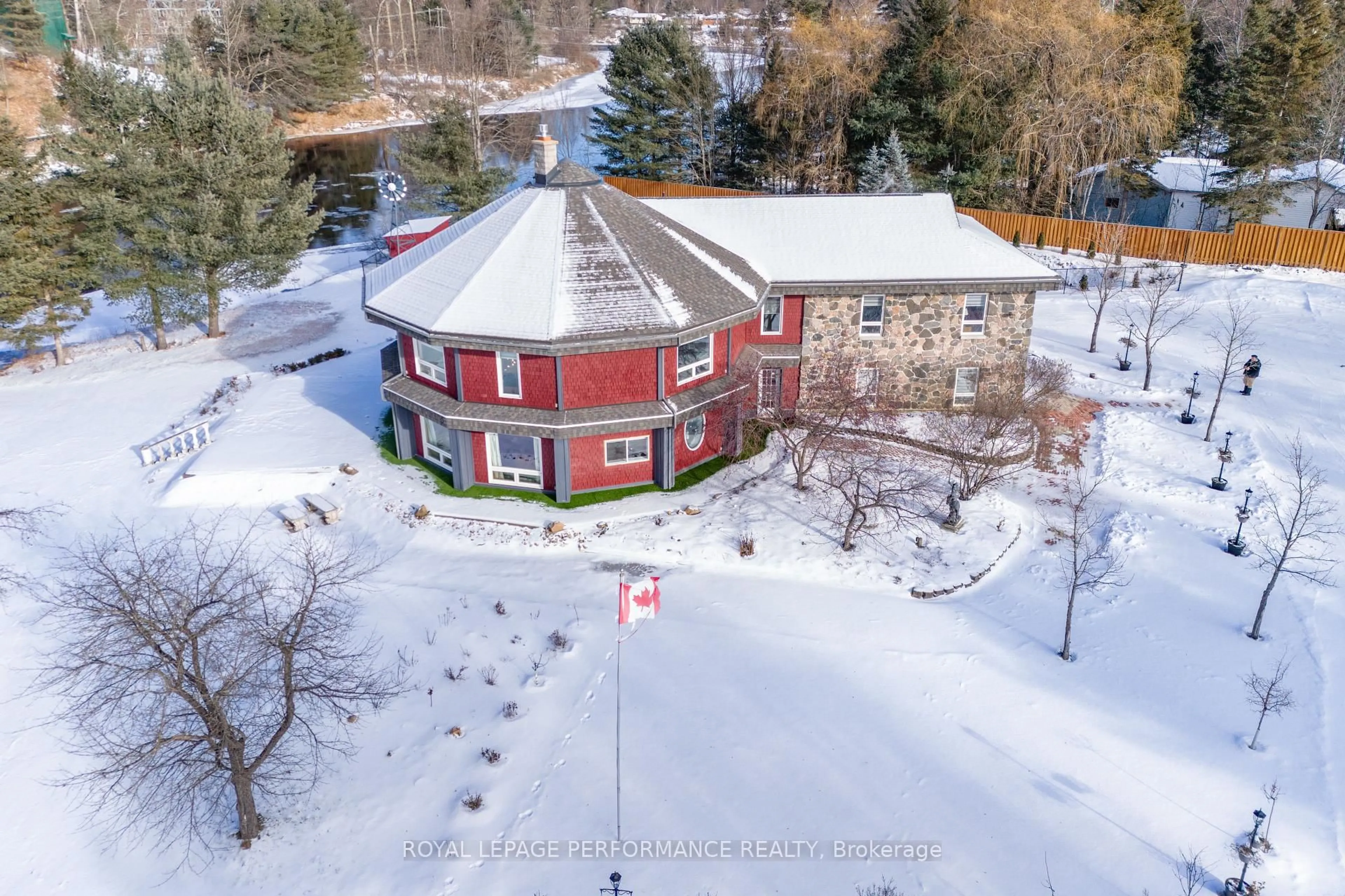 A pic from outside/outdoor area/front of a property/back of a property/a pic from drone, building for 1371 Victoria St, Petawawa Ontario K8H 2E9