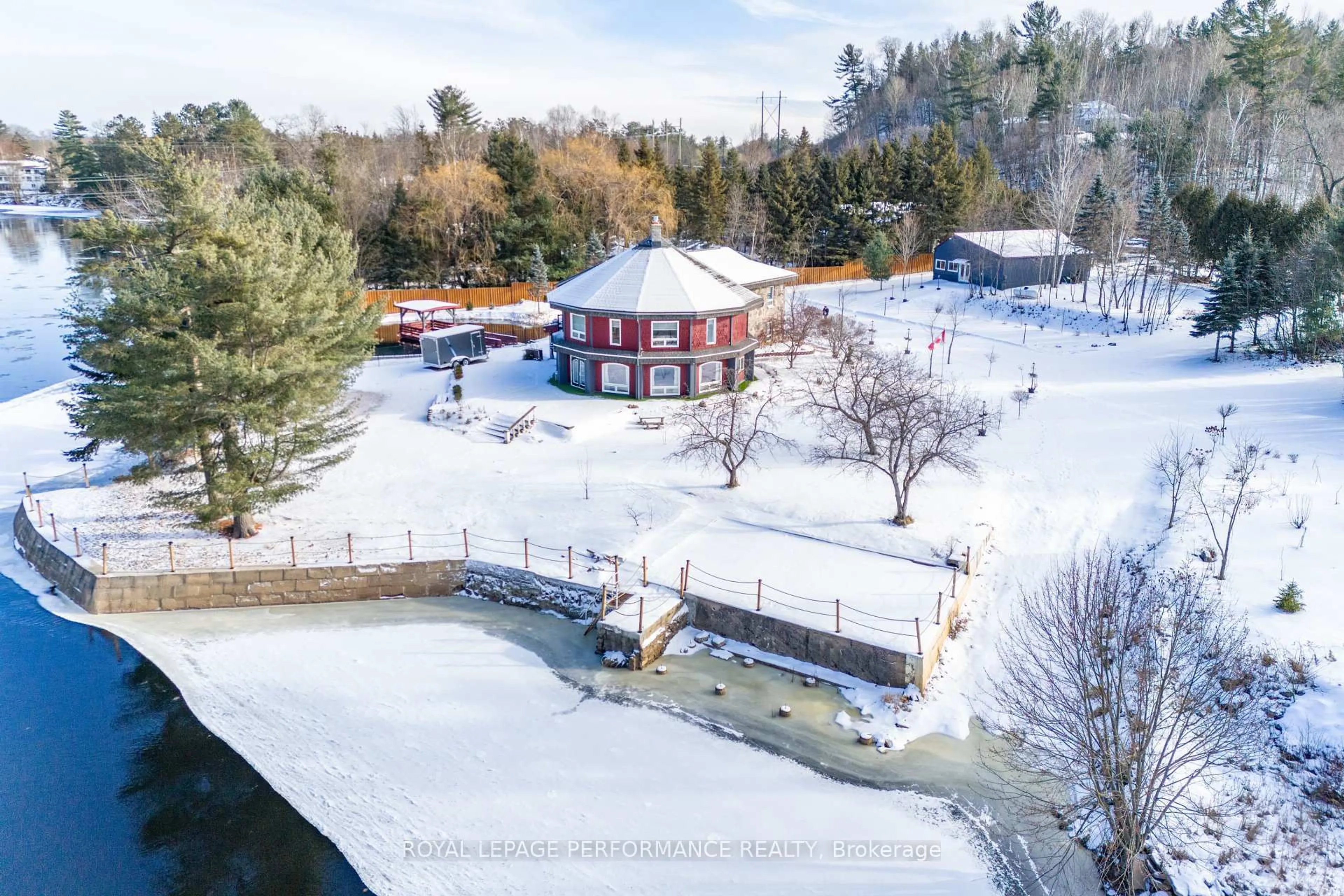 A pic from outside/outdoor area/front of a property/back of a property/a pic from drone, unknown for 1371 Victoria St, Petawawa Ontario K8H 2E9