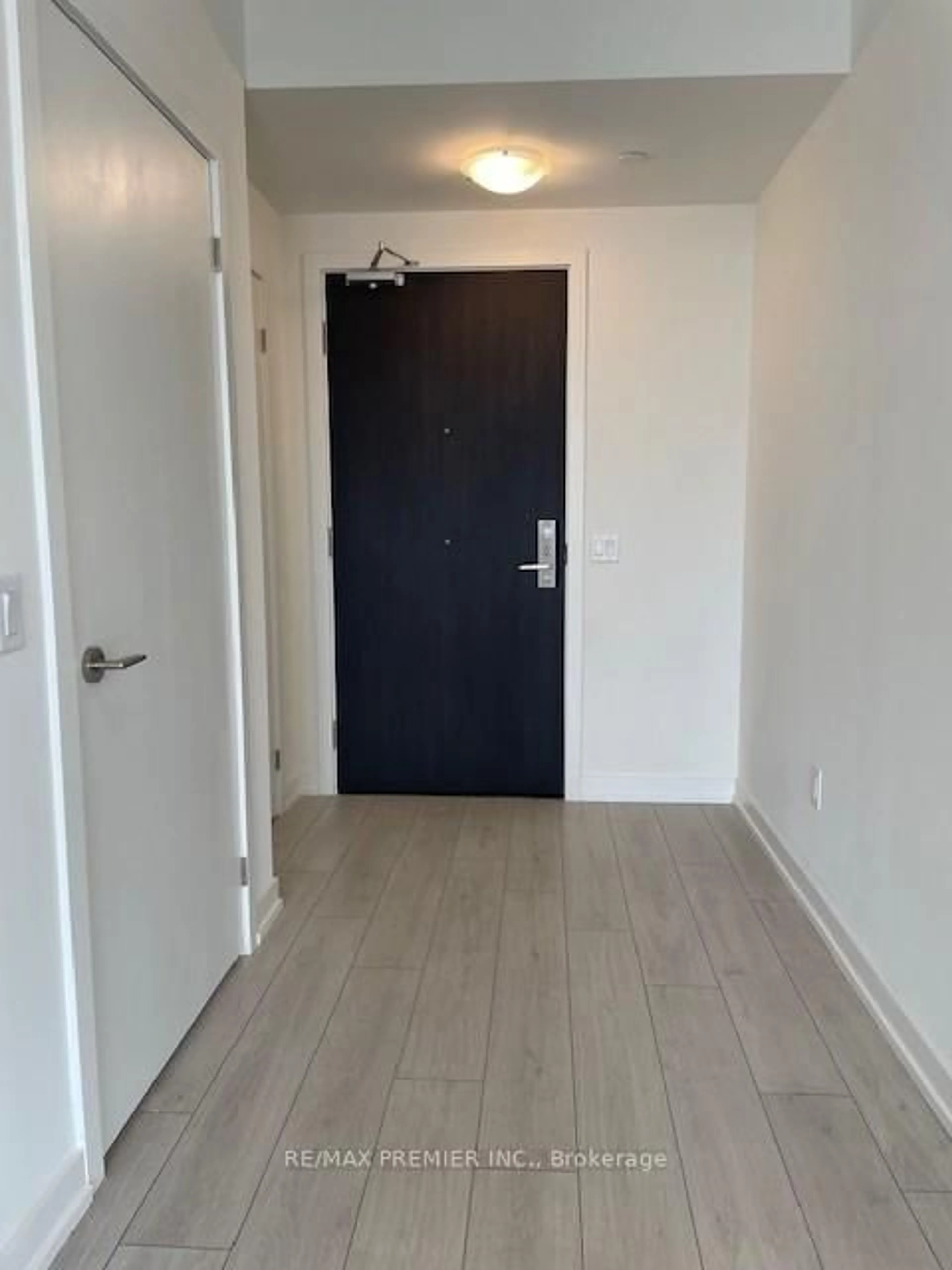 Indoor entryway for 55 Duke St #1709, Kitchener Ontario N2H 0C9