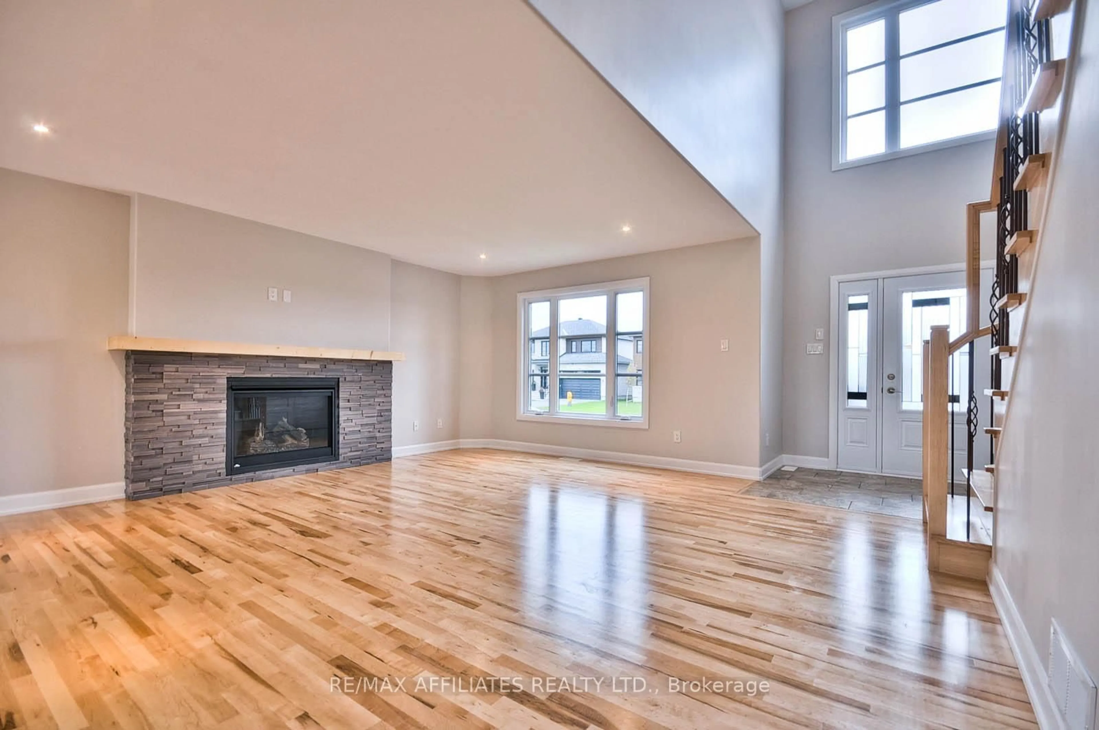Unknown for 619 Geneva Cres, Russell Ontario K0A 1W0