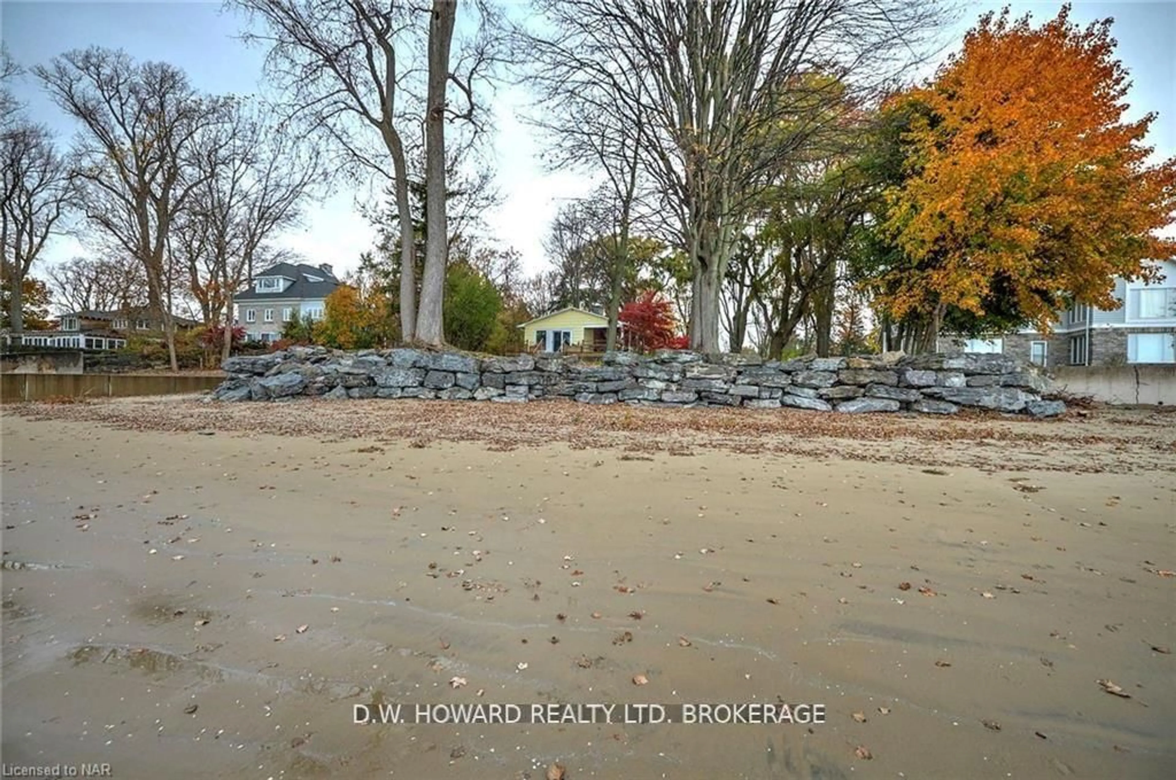 Patio, unknown for 1995 MacDonald Dr, Fort Erie Ontario L2A 5M4