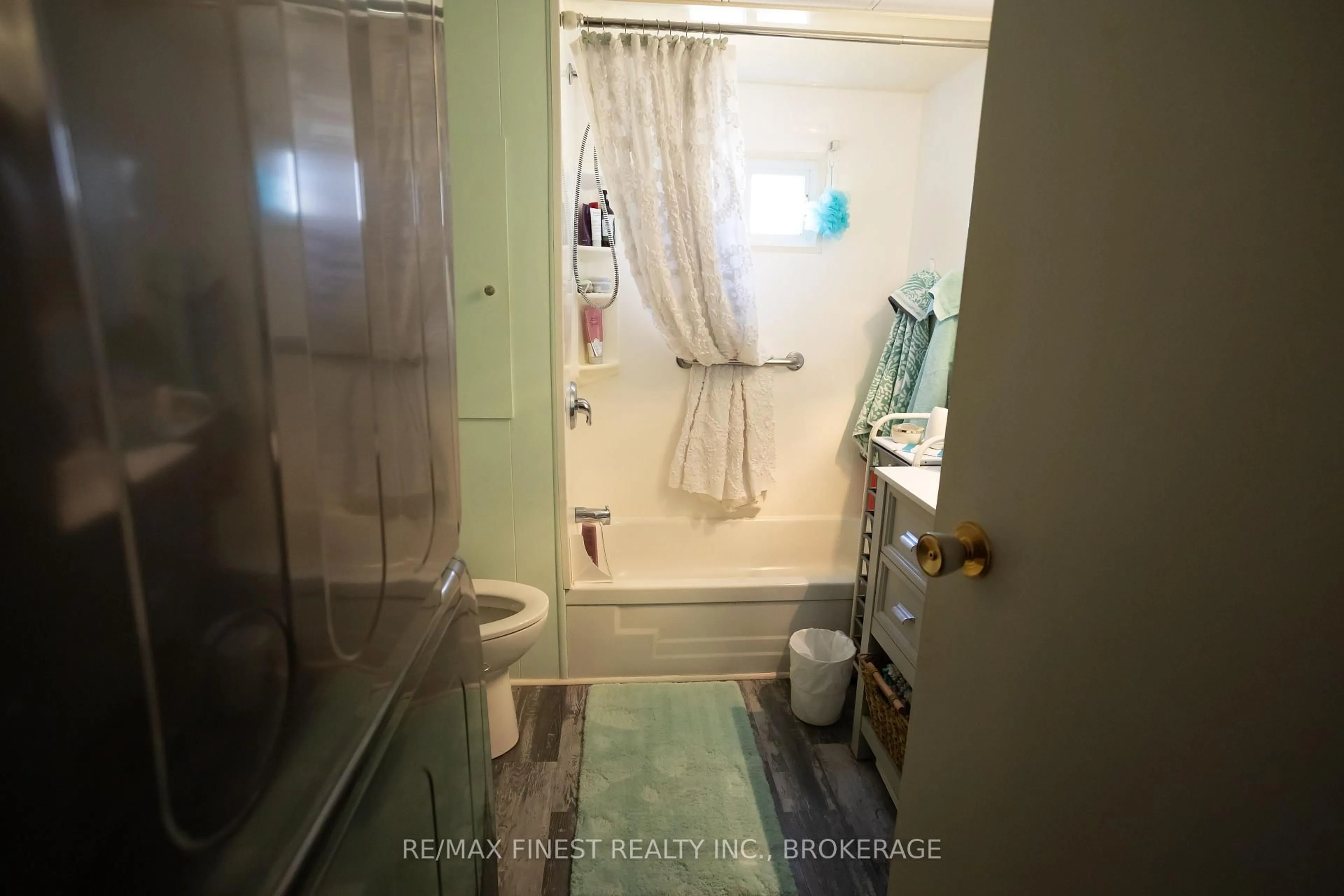 Standard bathroom, unknown for 43 Worthington Way, Kingston Ontario K7K 5C2