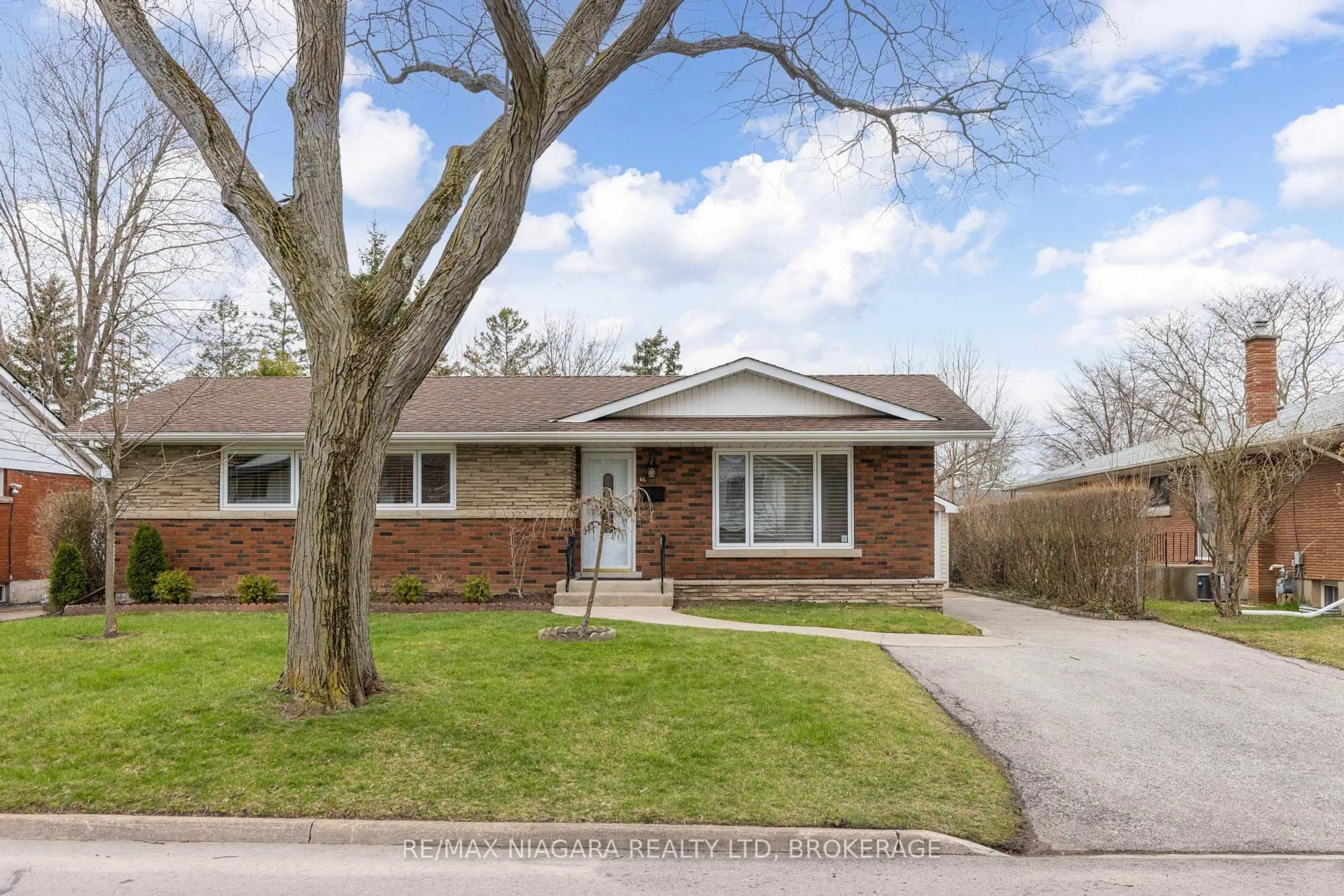 Home with brick exterior material, street for 62 Masterson Dr, St. Catharines Ontario L2T 3P7
