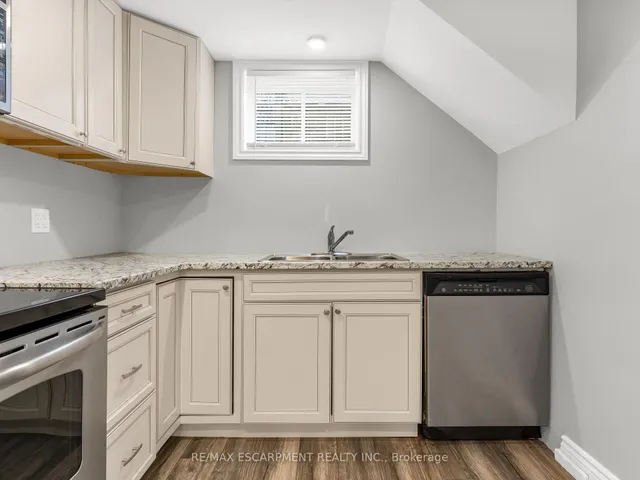 Additional property image - 54 Duncombe Dr