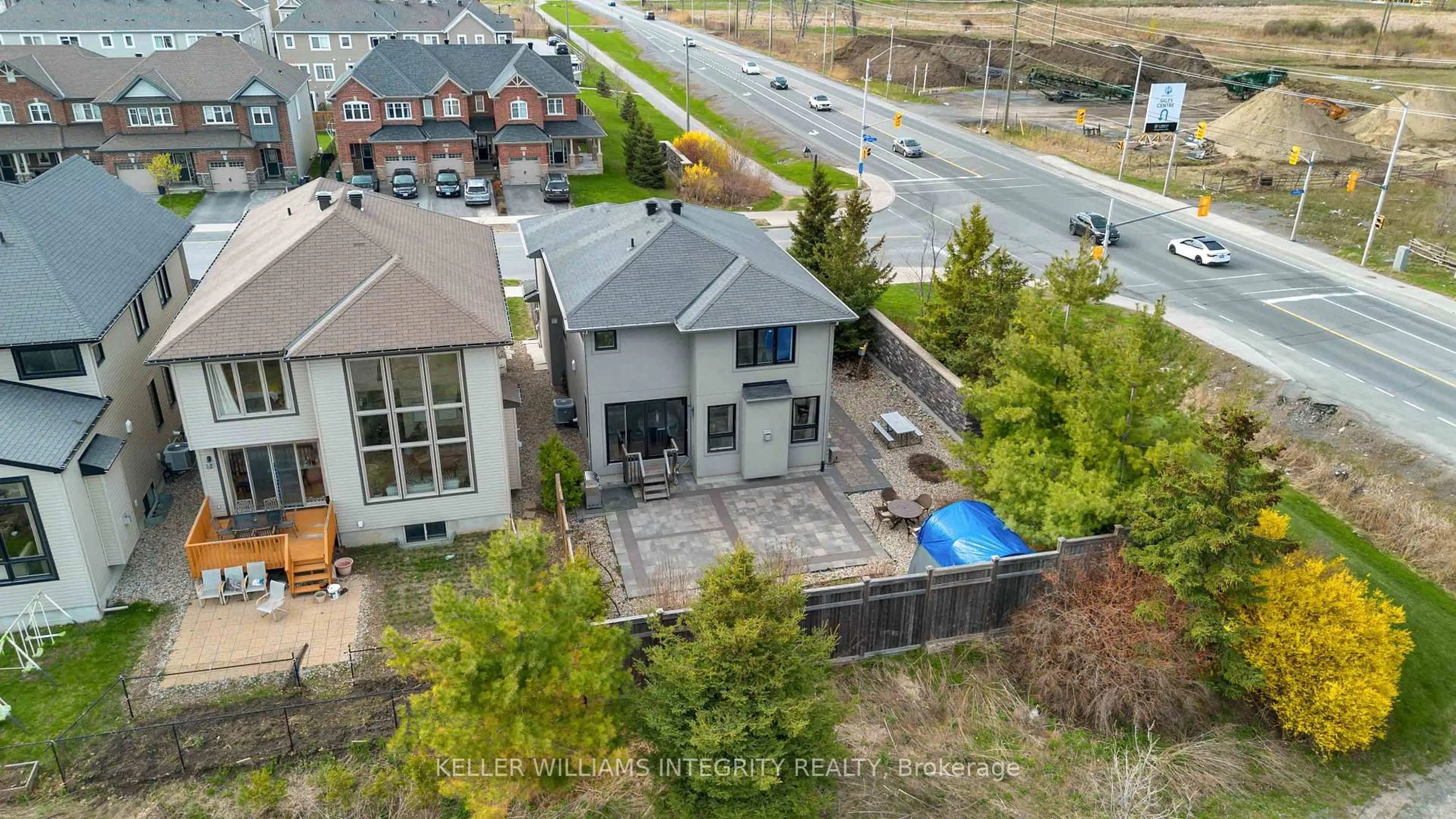 A pic from outside/outdoor area/front of a property/back of a property/a pic from drone, street for 100 Westphalian Ave, Ottawa Ontario K2V 0A3