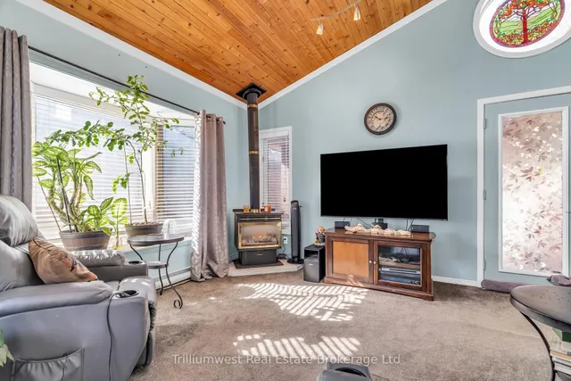 Additional property image - 121 Martinglen Cres