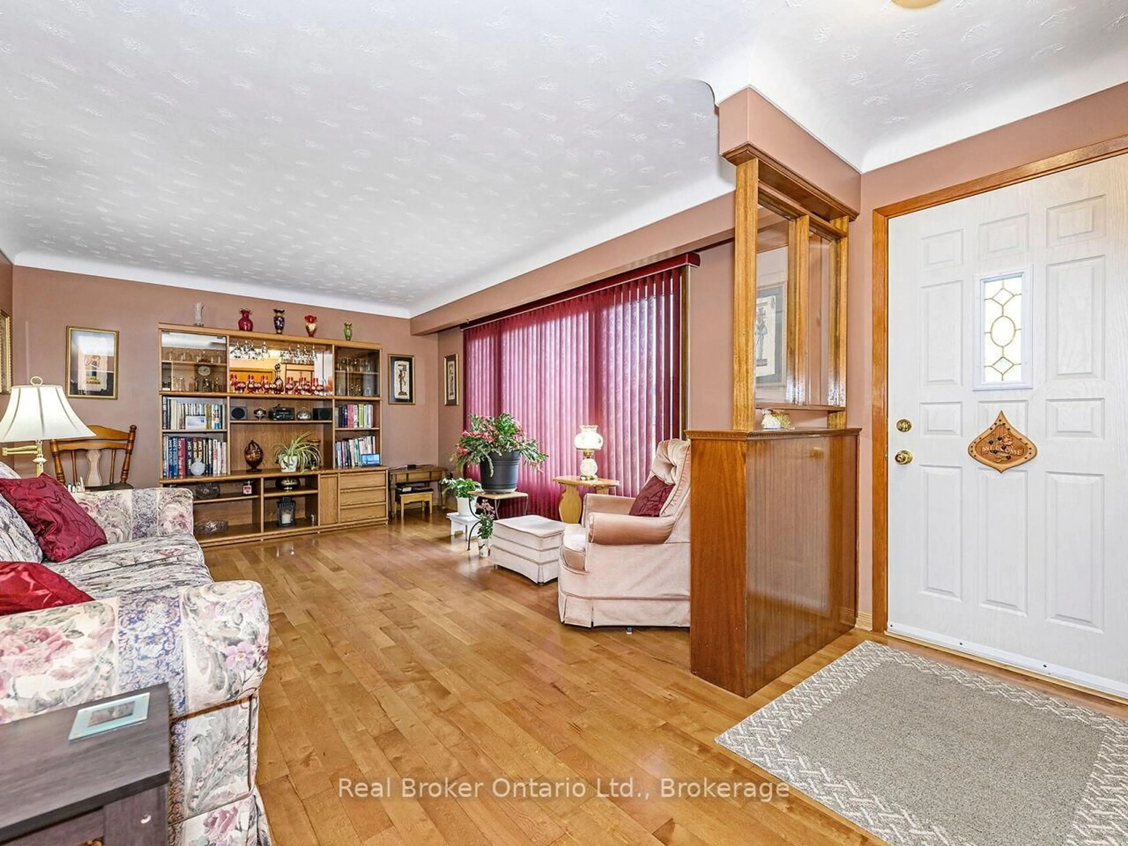 Living room with furniture, wood/laminate floor for 7109 Jill Dr, Niagara Falls Ontario L2G 7C9